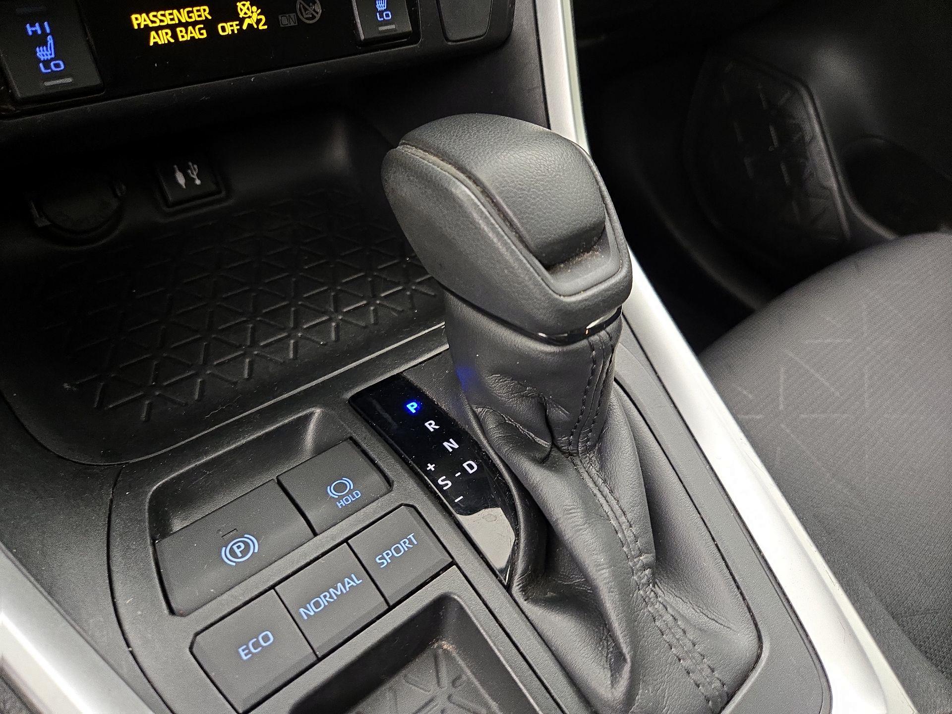 Thumbnail: 2019 Toyota RAV4 - 17