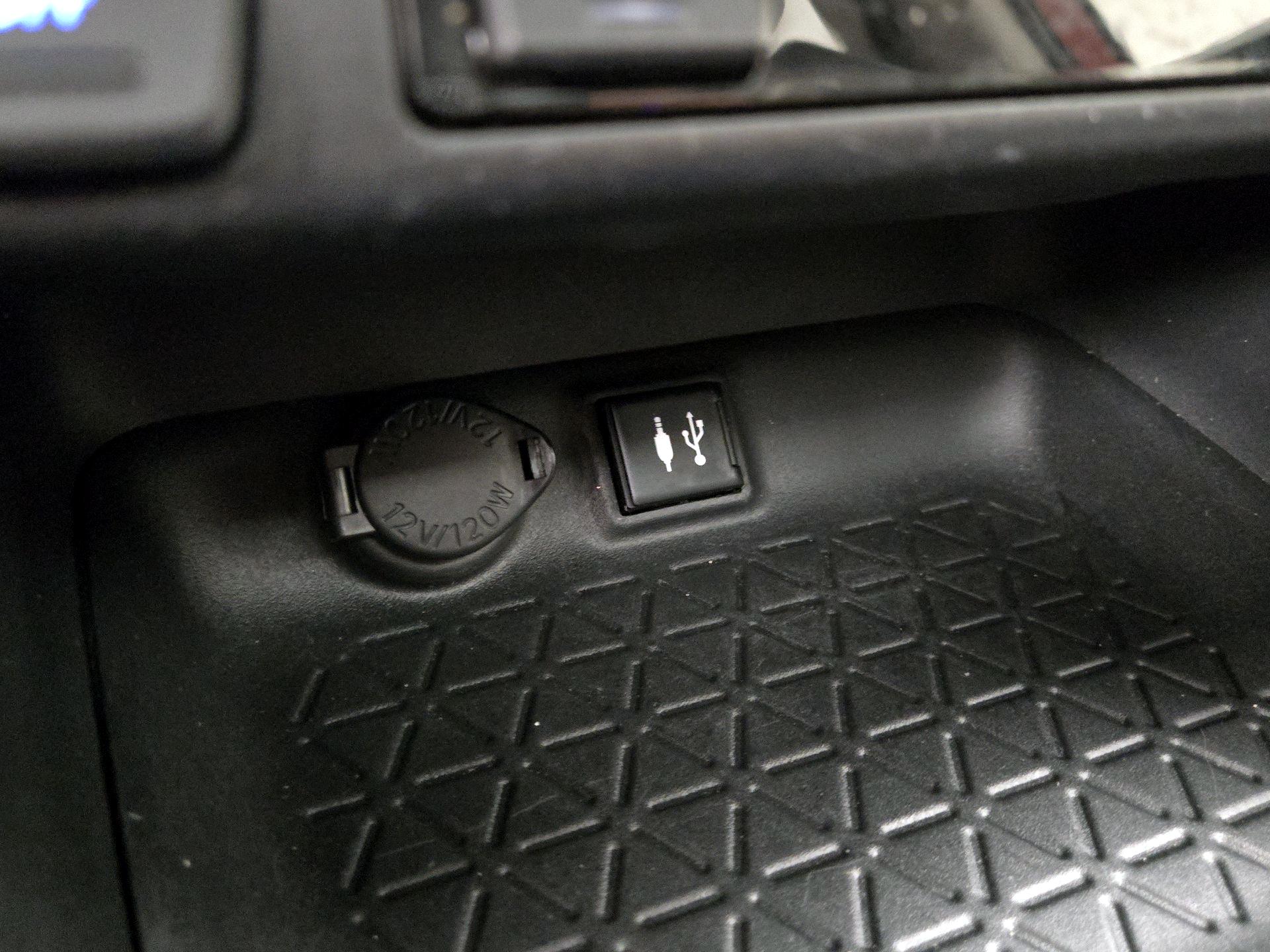 Thumbnail: 2019 Toyota RAV4 - 18