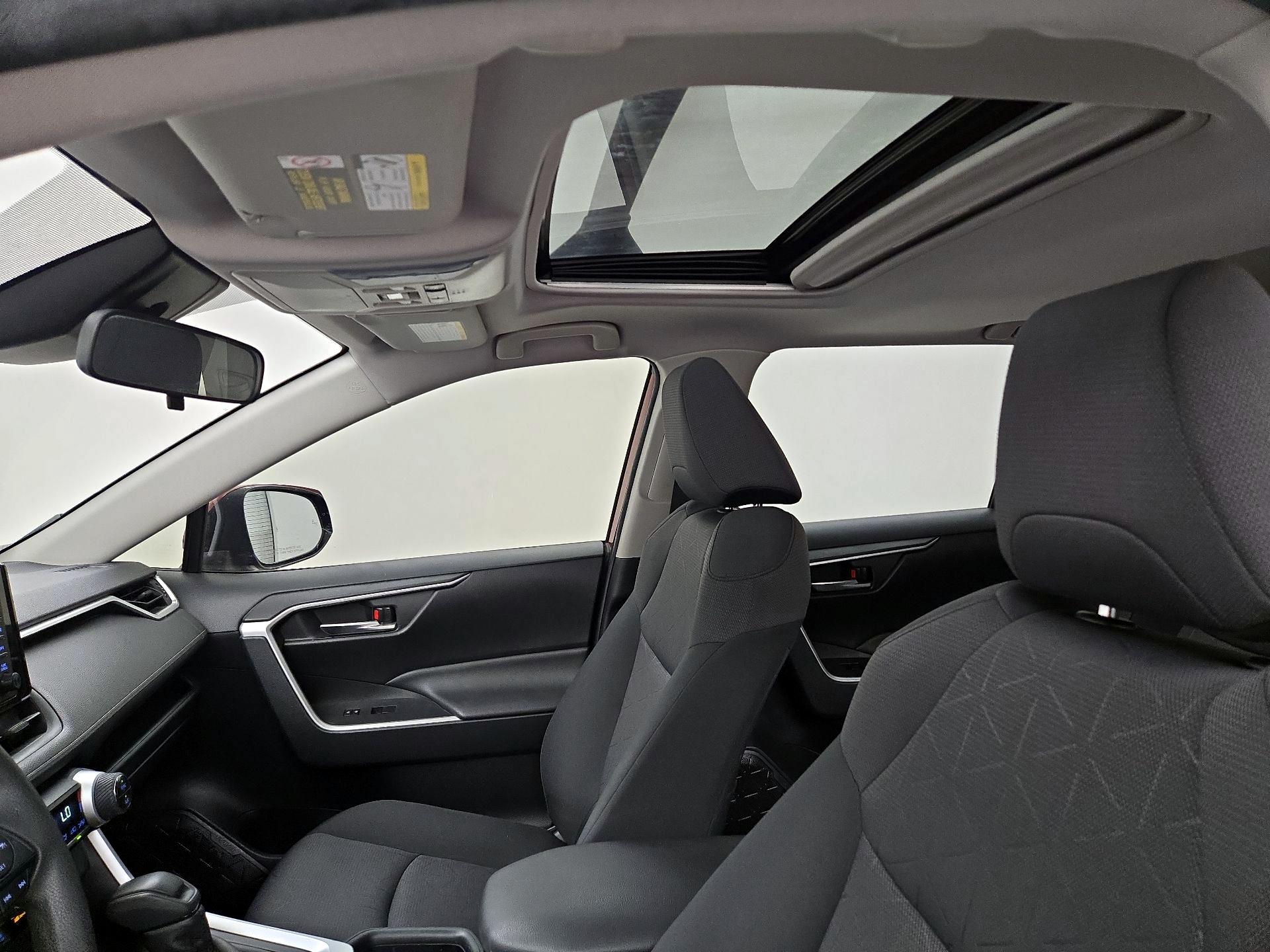 Thumbnail: 2019 Toyota RAV4 - 19