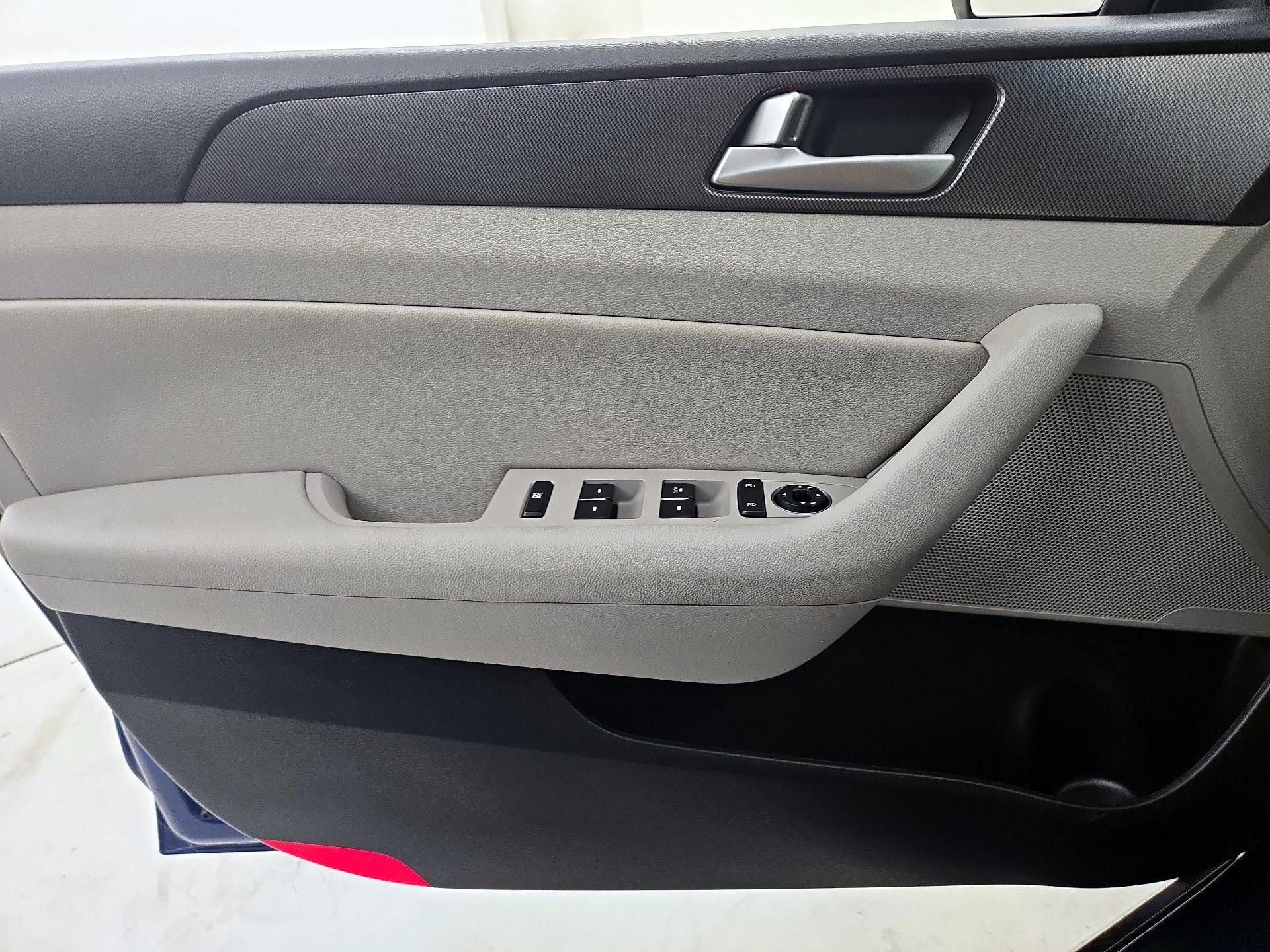 Thumbnail: 2016 Hyundai Sonata - 12