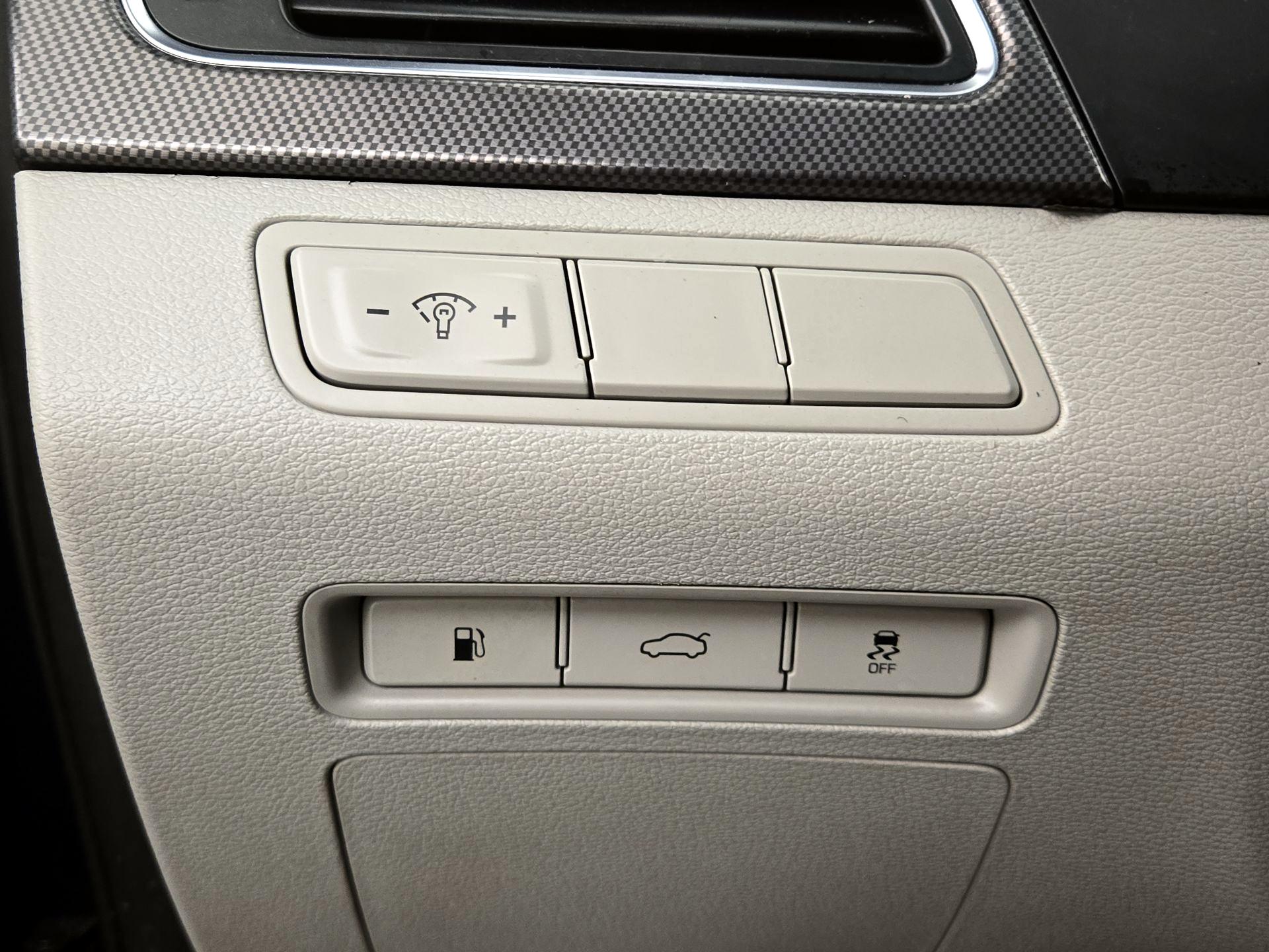 Thumbnail: 2016 Hyundai Sonata - 13