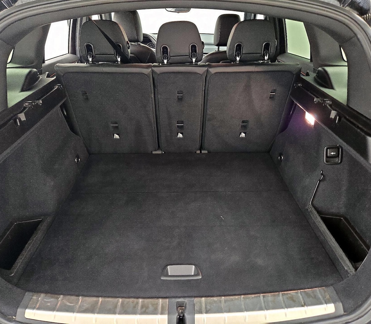 Trunk/Cargo (Seats Up)