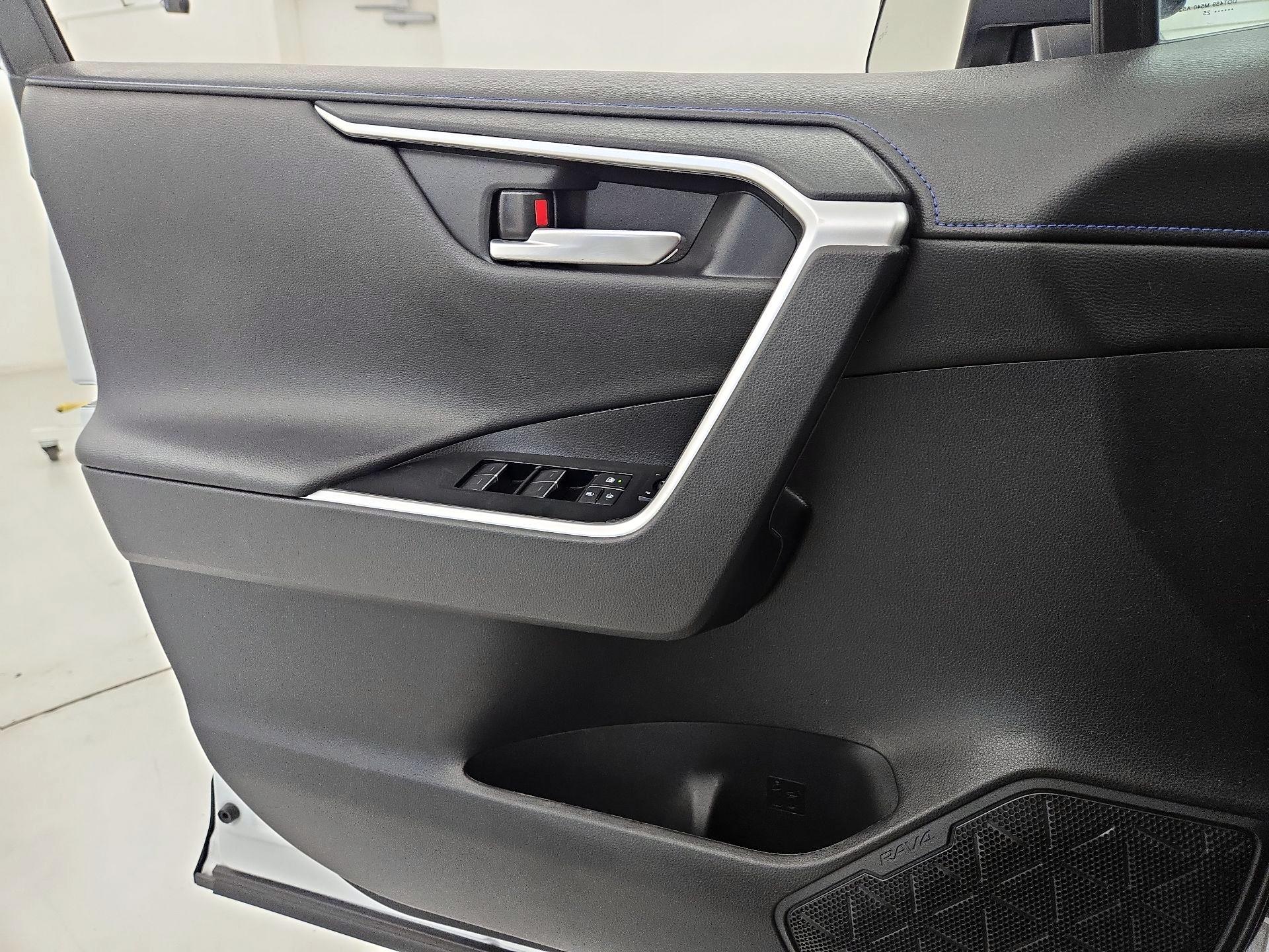 Thumbnail: 2025 Toyota RAV4 - 12