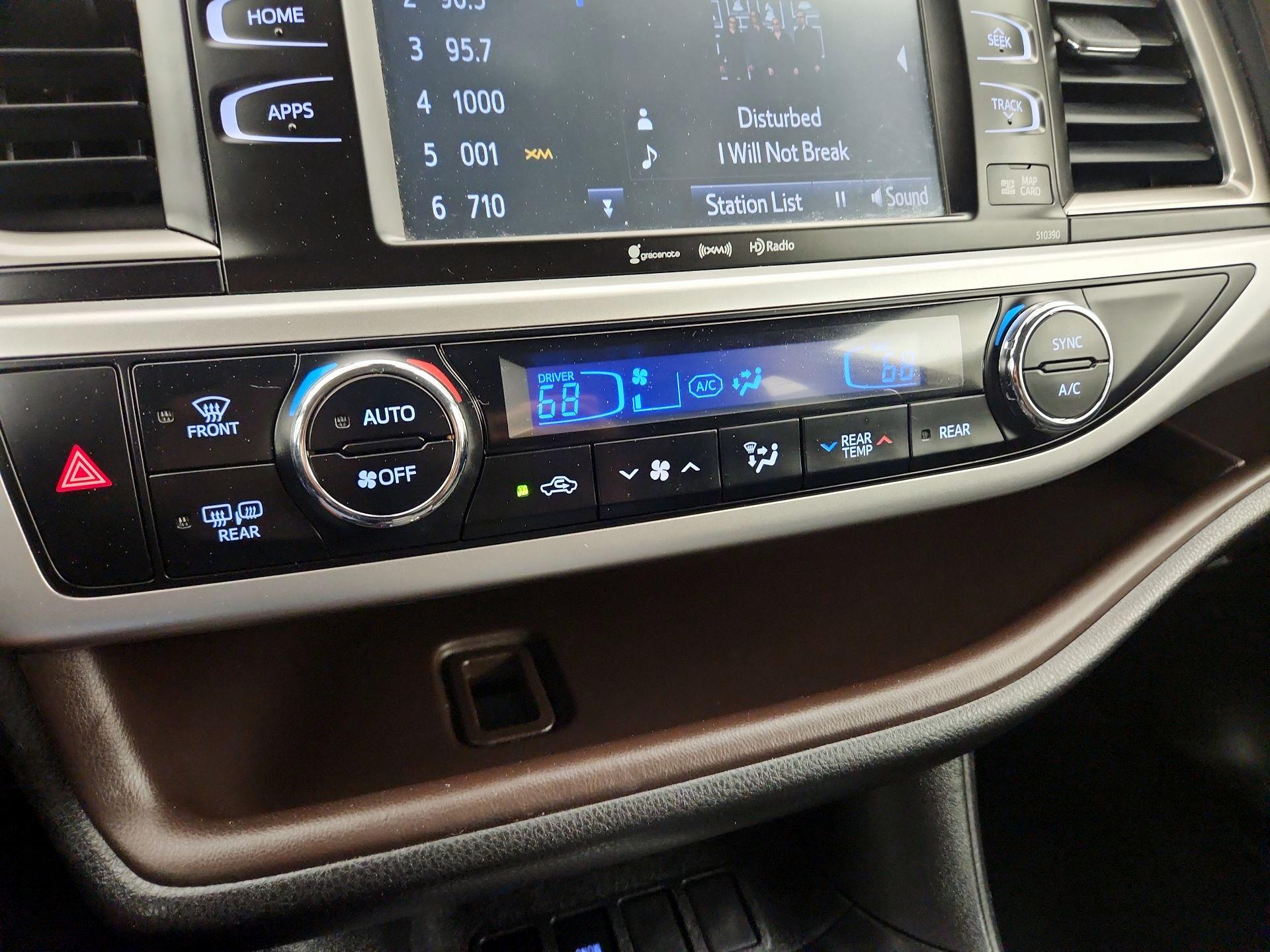 Thumbnail: 2019 Toyota Highlander - 17