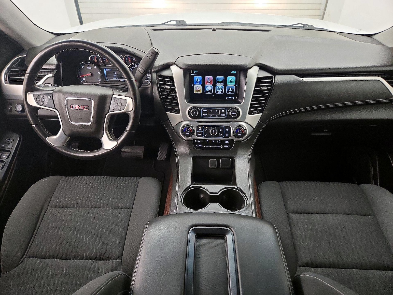 2020 GMC Yukon SLE - Photo 10