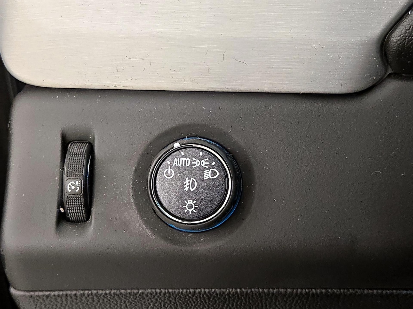 2020 GMC Yukon SLE - Photo 14