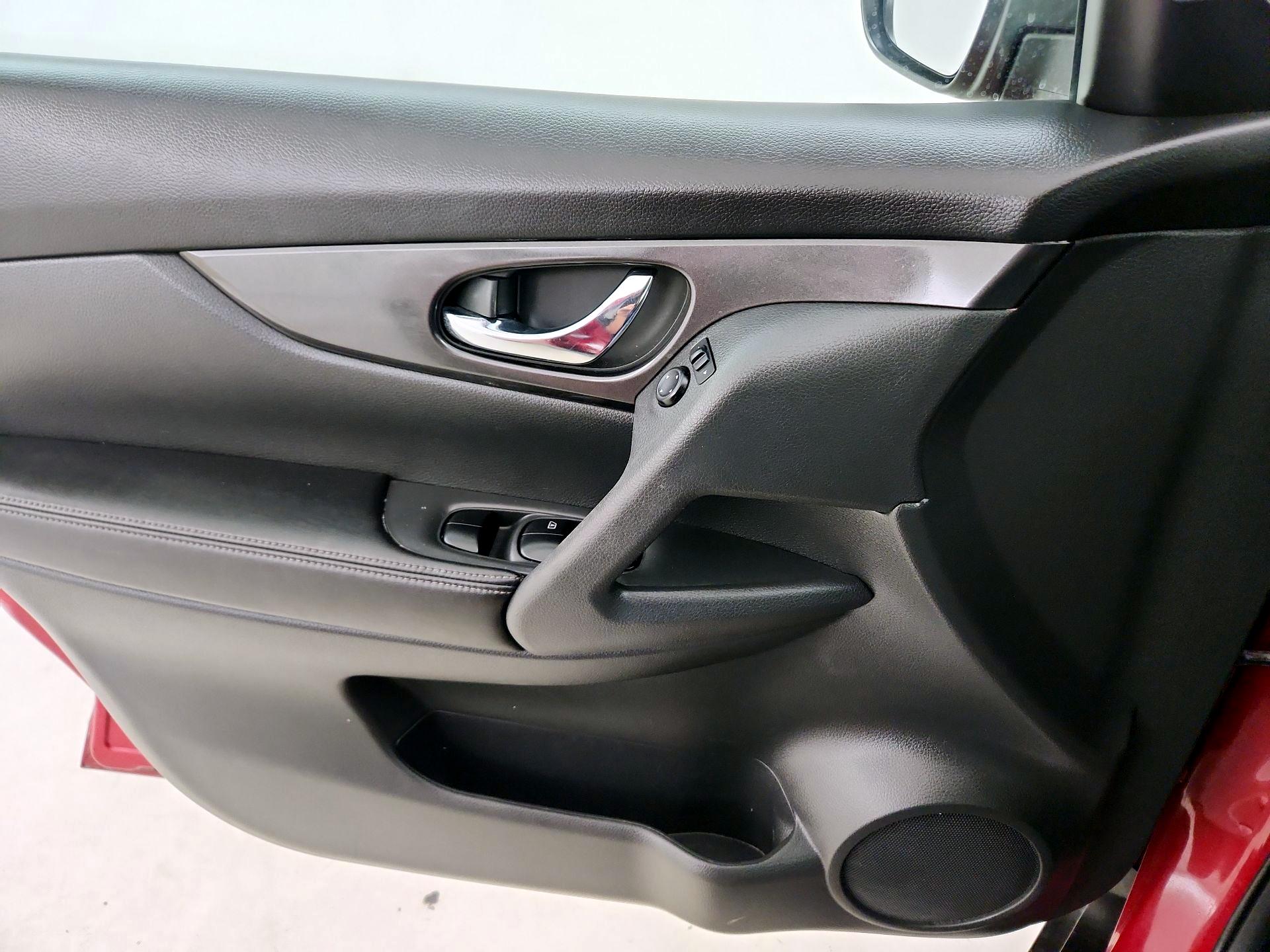Thumbnail: 2017 Nissan Rogue - 12