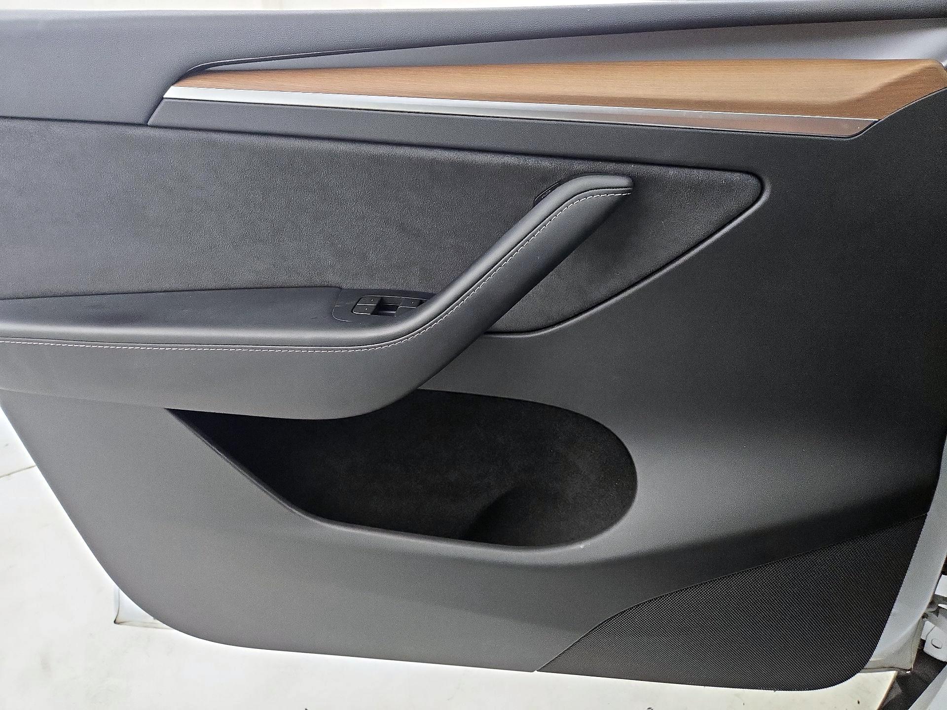Thumbnail: 2023 Tesla Model Y - 12