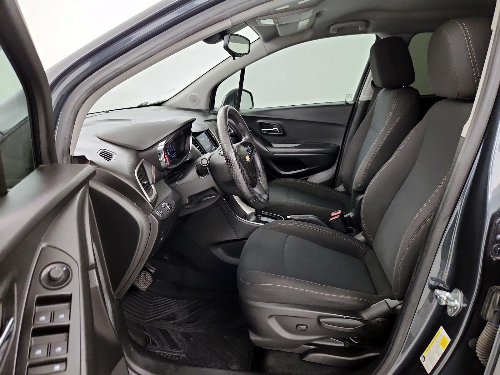 2021 Chevrolet Trax LS - Photo 12