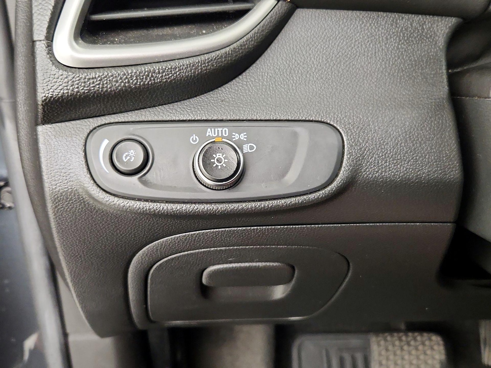 2021 Chevrolet Trax LS - Photo 14