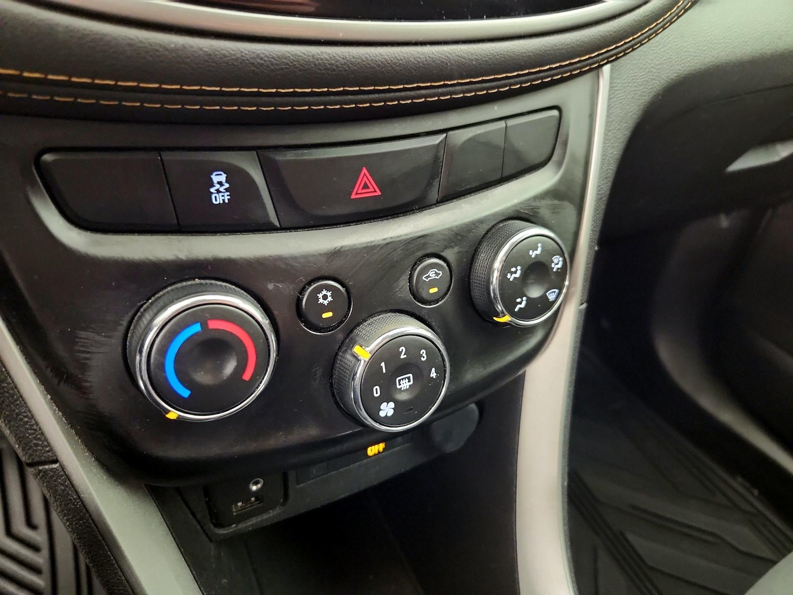 2021 Chevrolet Trax LS - Photo 17