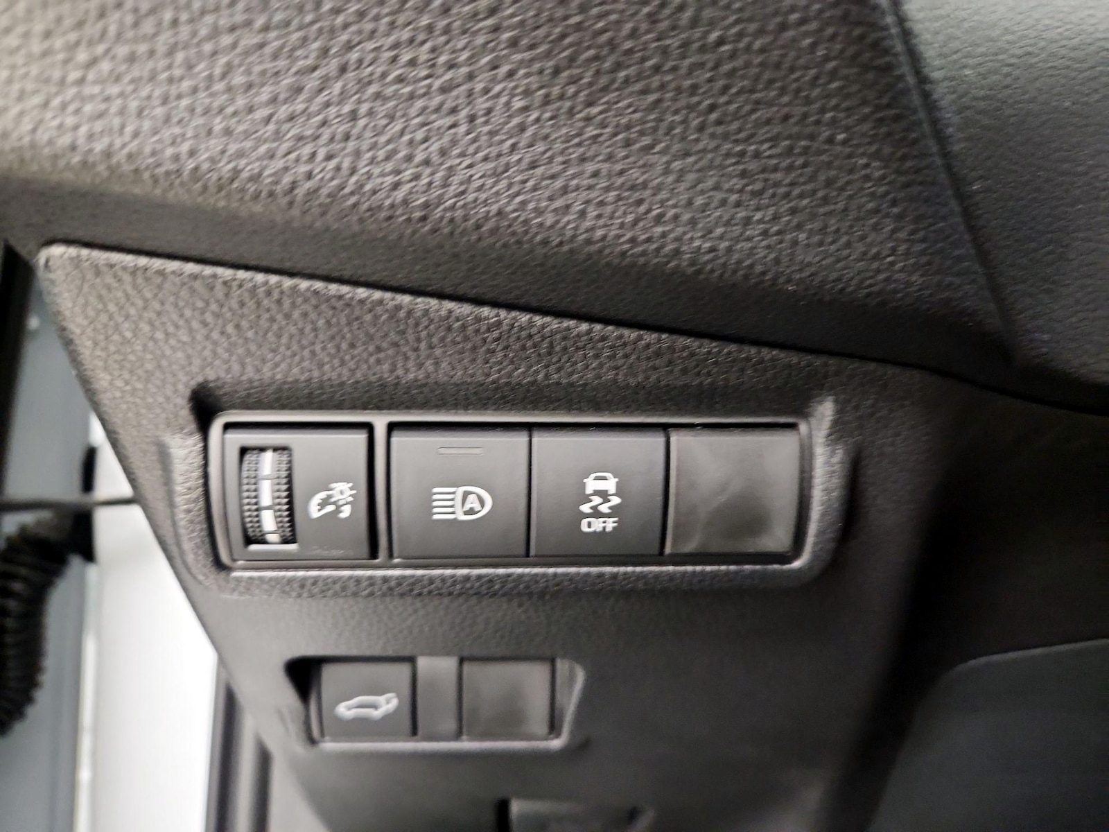 2026 Toyota Corolla Cross XLE - Photo 14