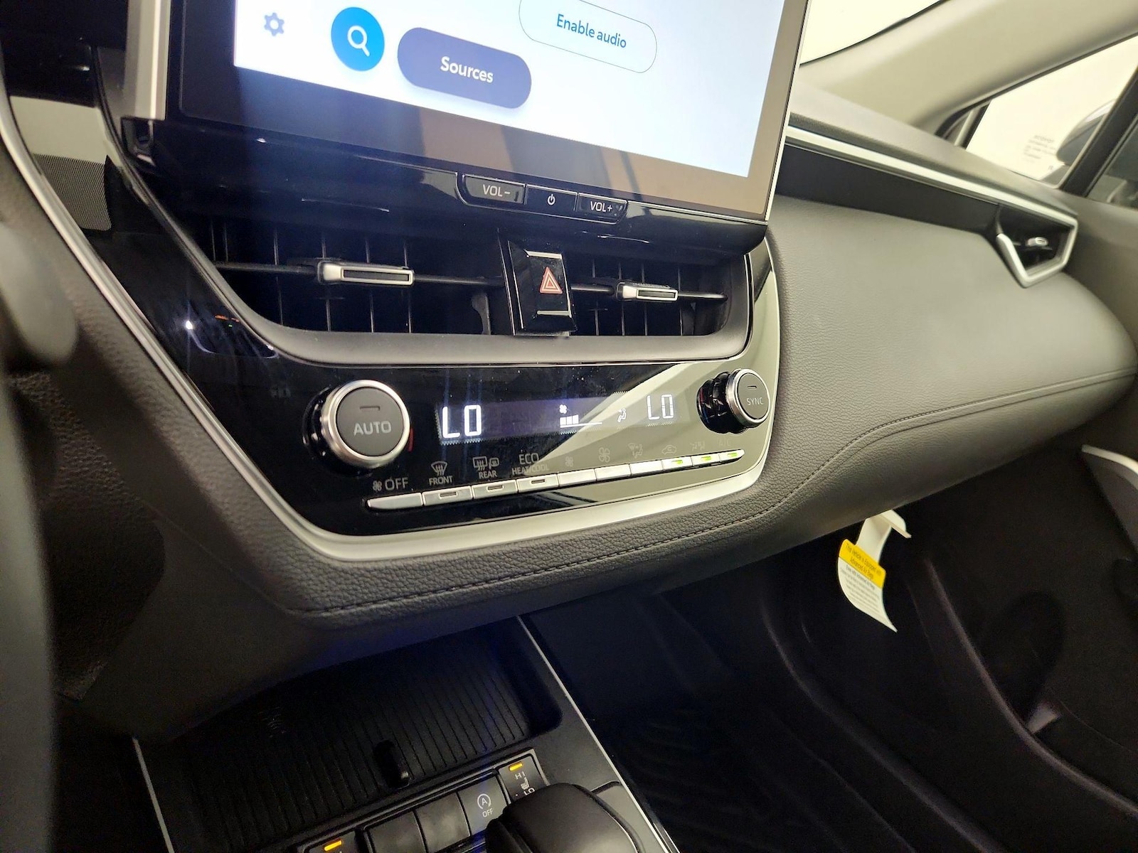 2026 Toyota Corolla Cross XLE - Photo 17