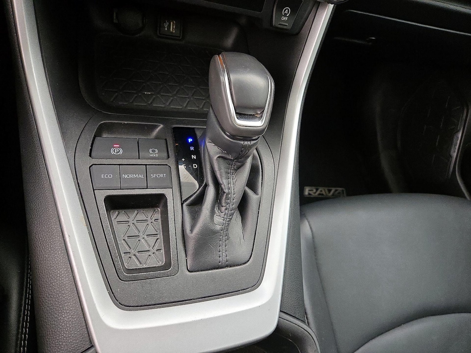 2023 Toyota RAV4 XLE Premium - Photo 18