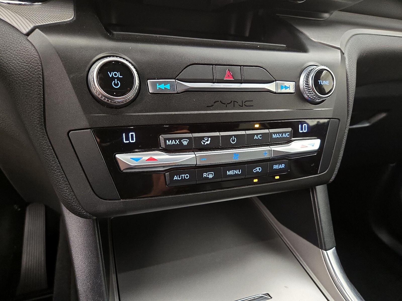 2020 Ford Explorer XLT - Photo 18
