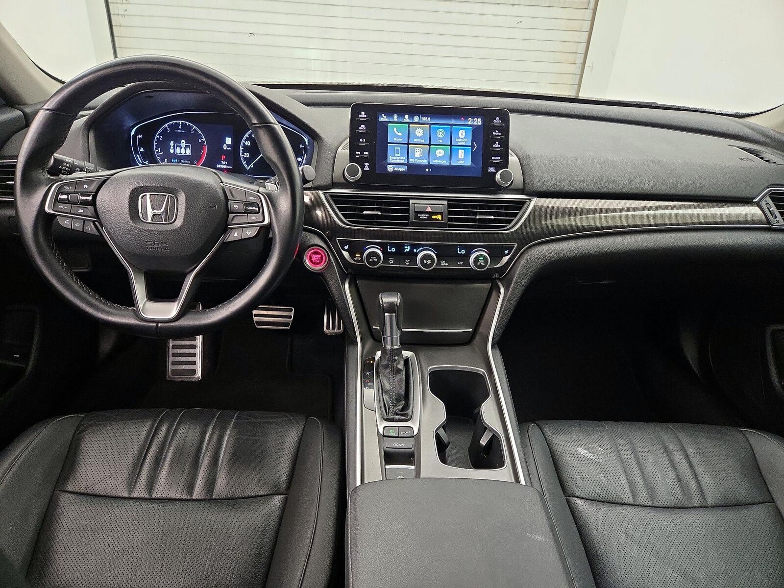 Apple CarPlay® & Android Auto™