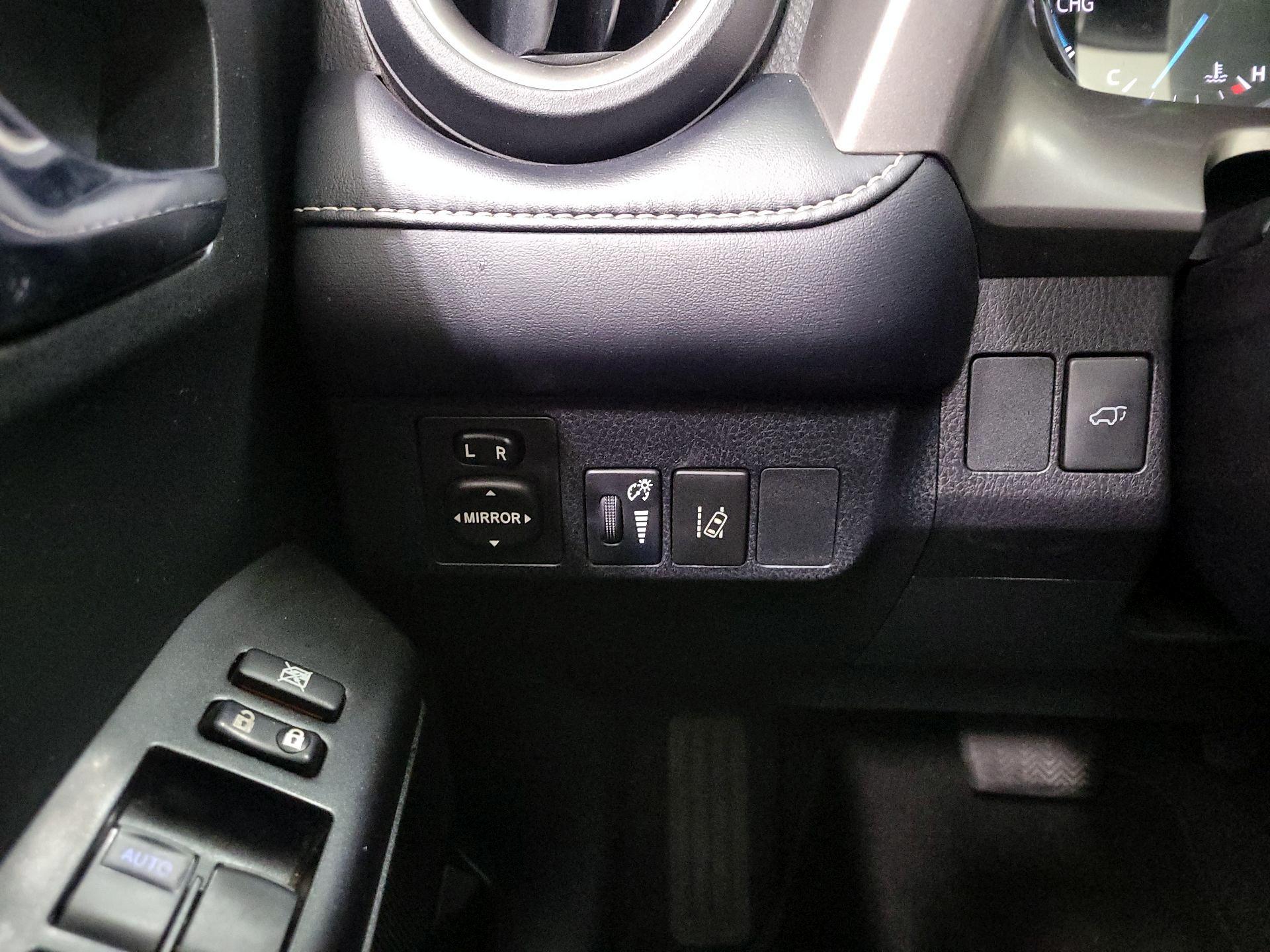 Thumbnail: 2017 Toyota RAV4 - 11