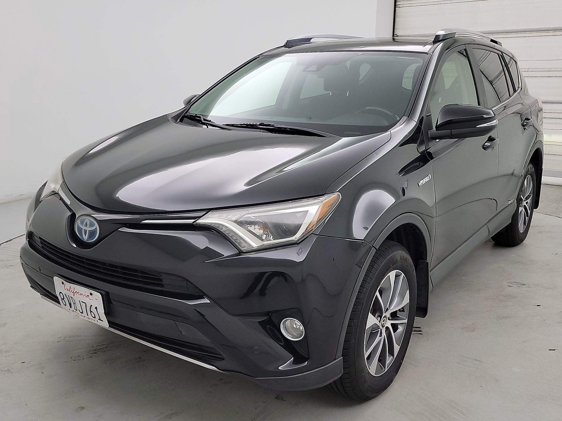Thumbnail: 2017 Toyota RAV4 - 3
