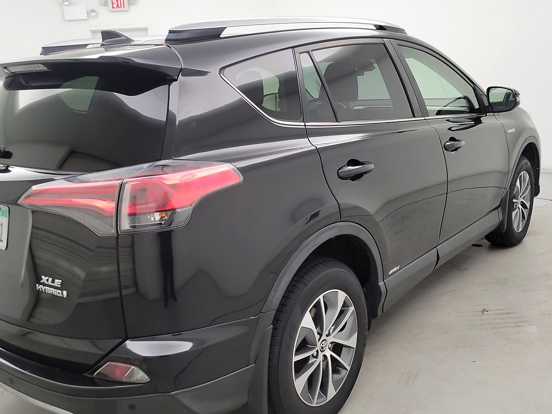 Thumbnail: 2017 Toyota RAV4 - 5