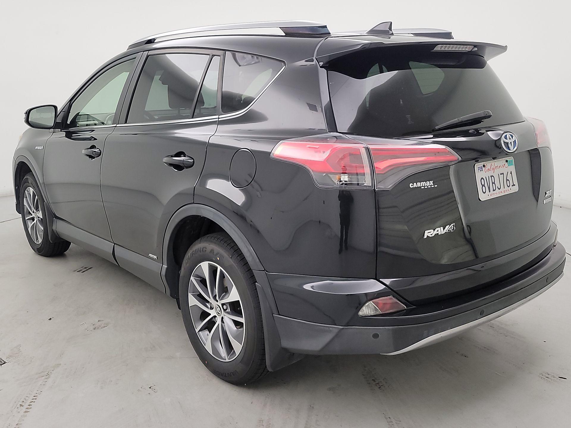 Thumbnail: 2017 Toyota RAV4 - 7