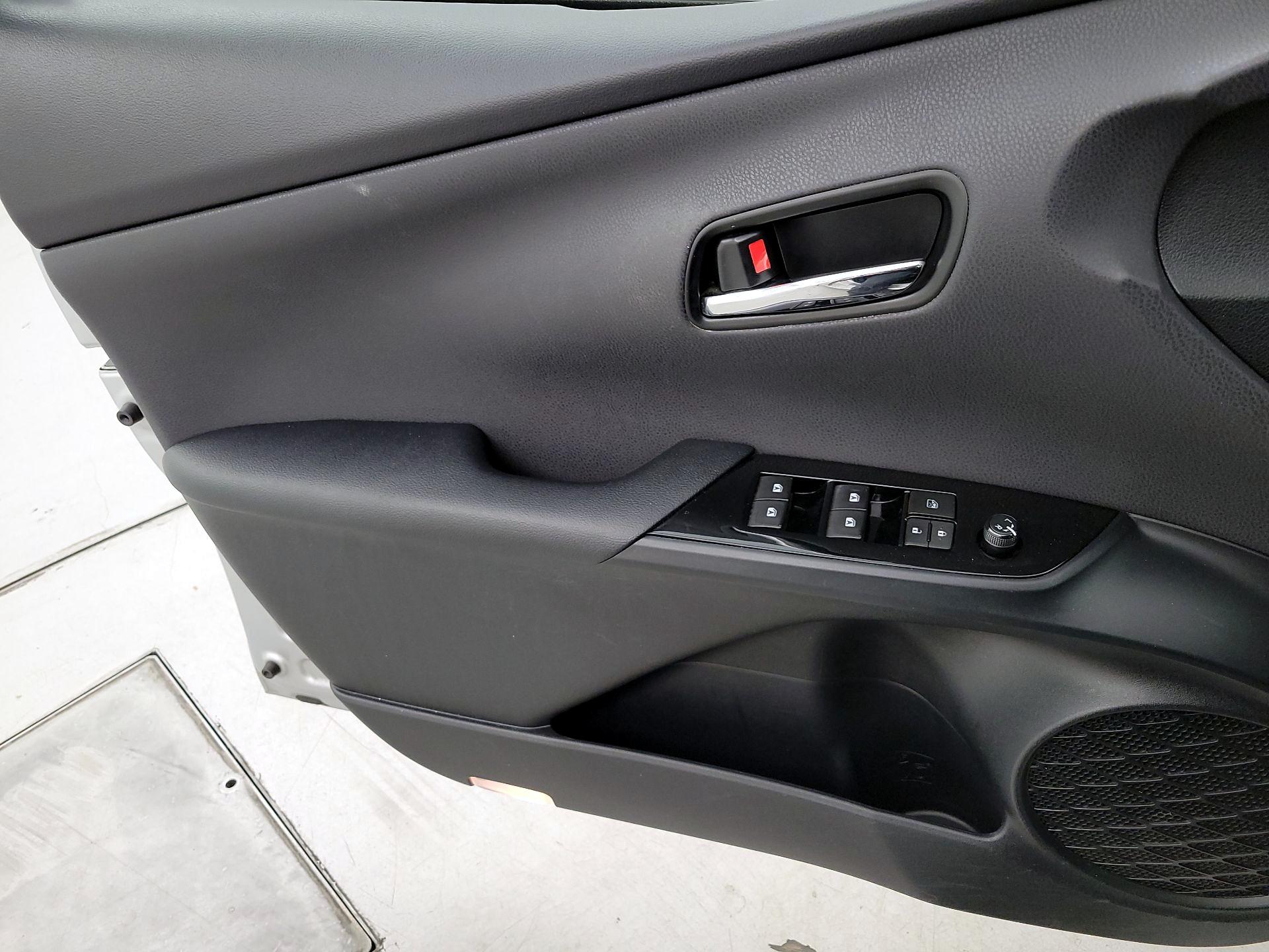 Thumbnail: 2016 Toyota Prius - 10