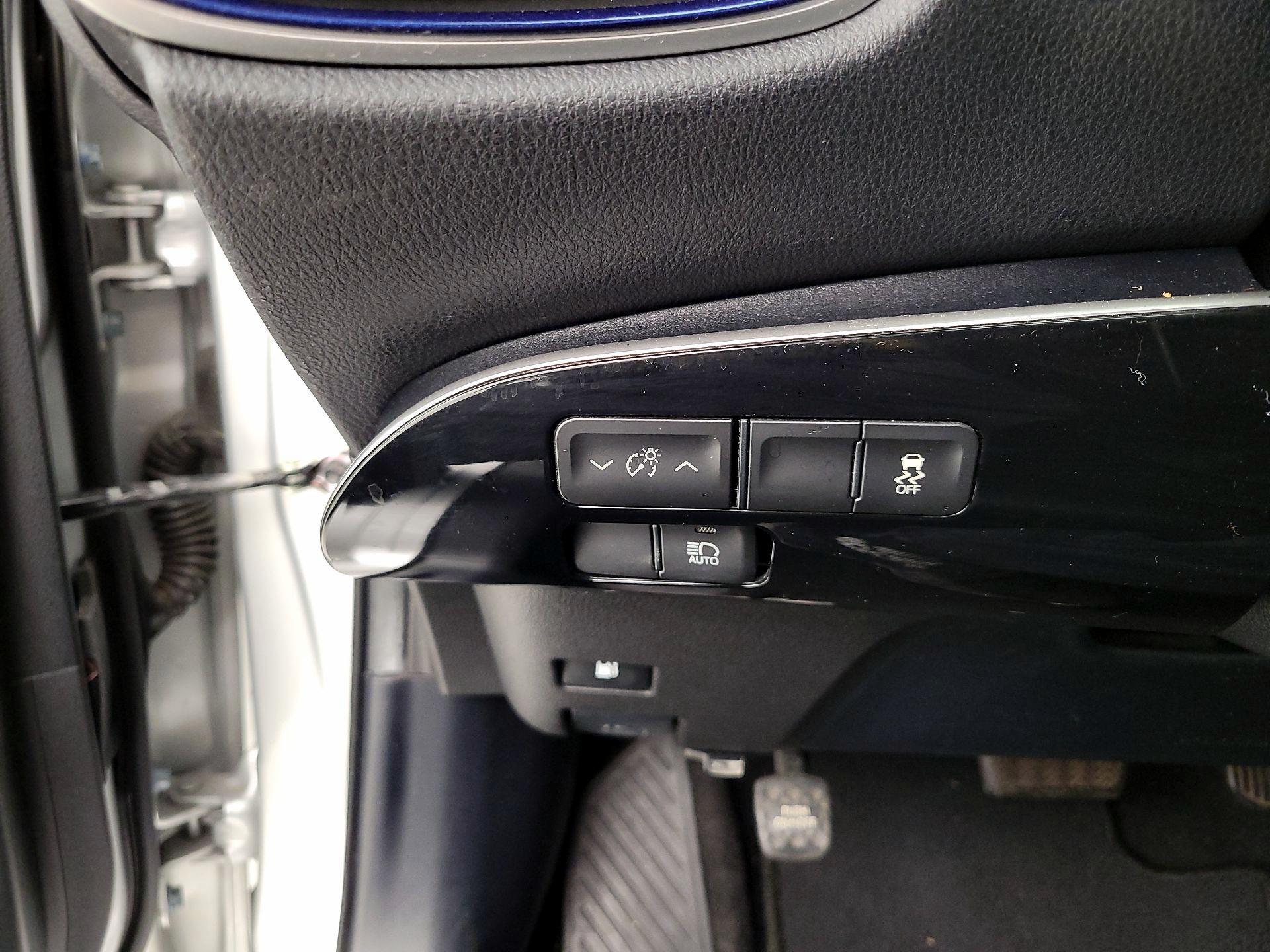 Thumbnail: 2016 Toyota Prius - 11