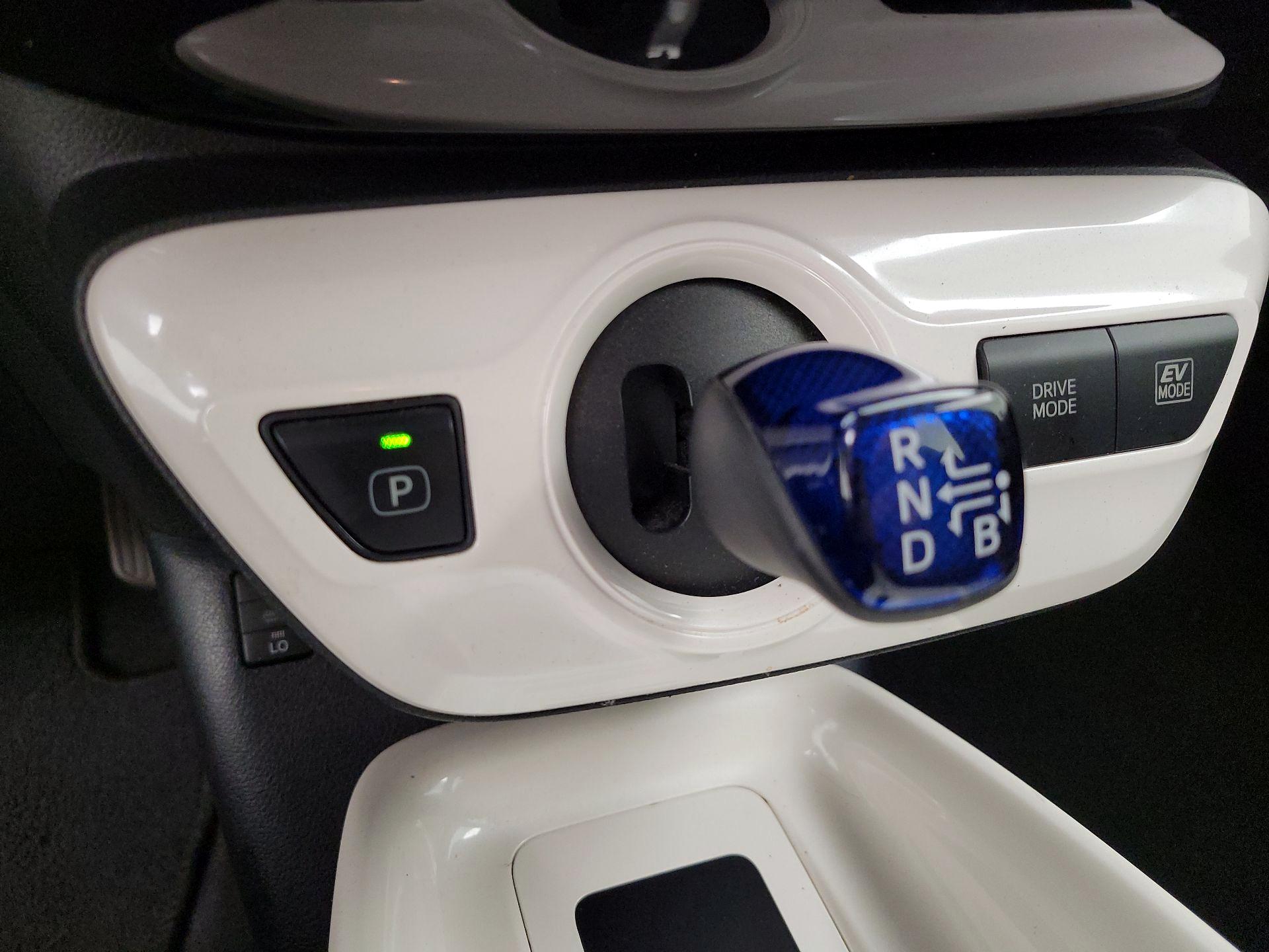 Thumbnail: 2016 Toyota Prius - 15