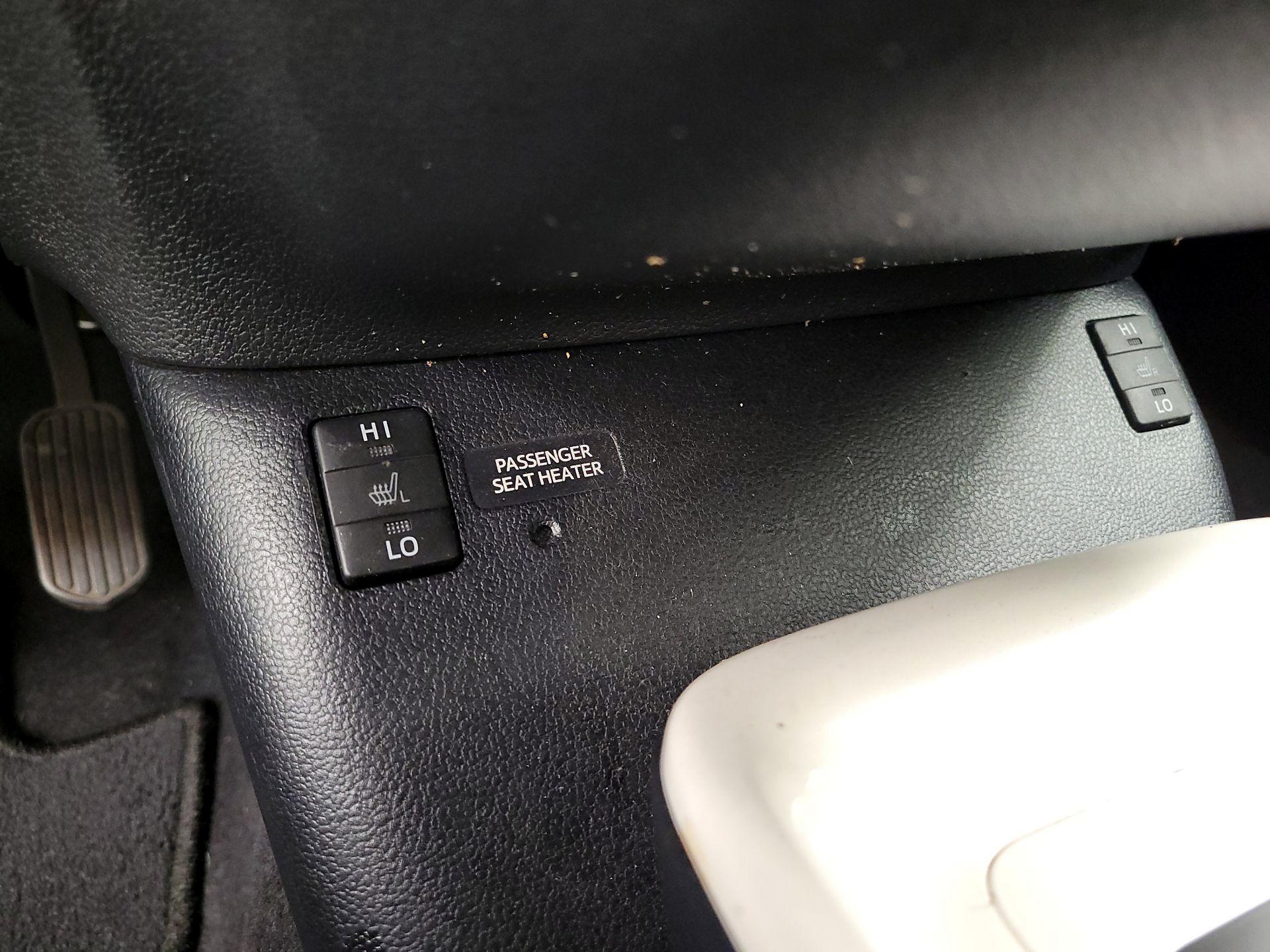 Thumbnail: 2016 Toyota Prius - 16