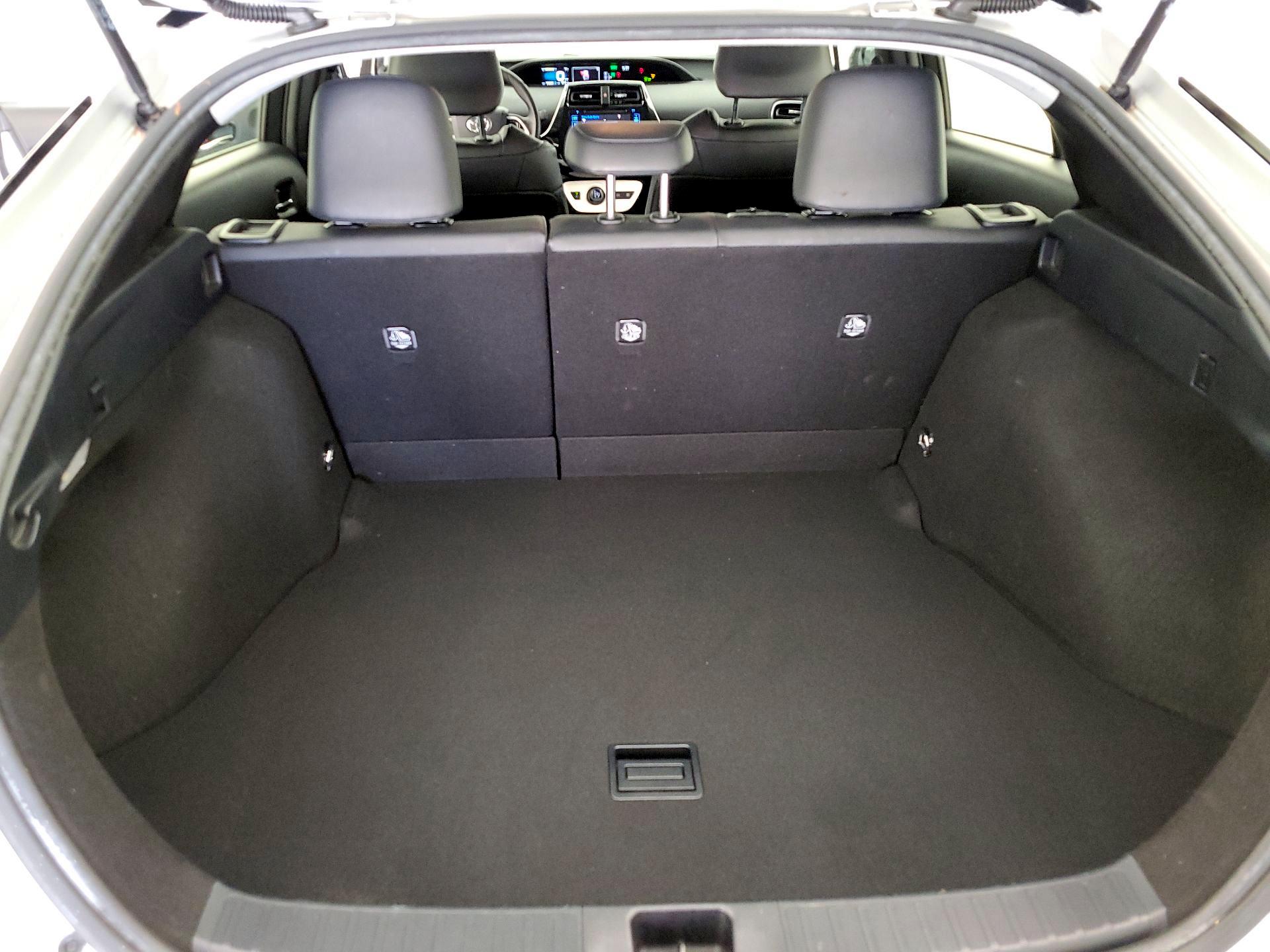 Thumbnail: 2016 Toyota Prius - 18