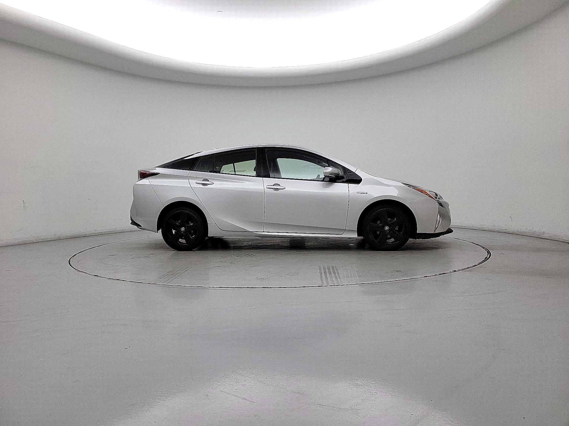 Thumbnail: 2016 Toyota Prius - 4