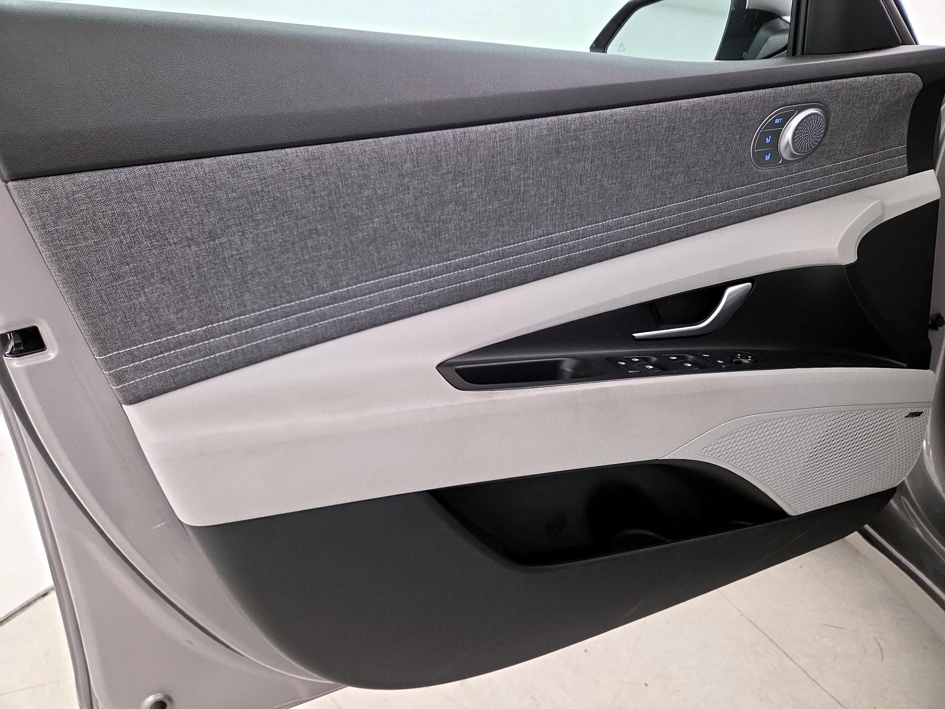 Thumbnail: 2023 Hyundai Elantra - 12