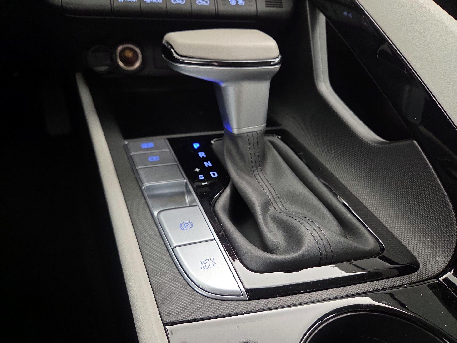 Thumbnail: 2023 Hyundai Elantra - 18