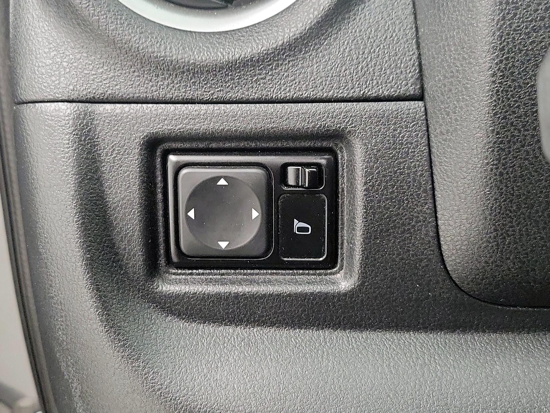 Thumbnail: 2016 Nissan Versa - 13