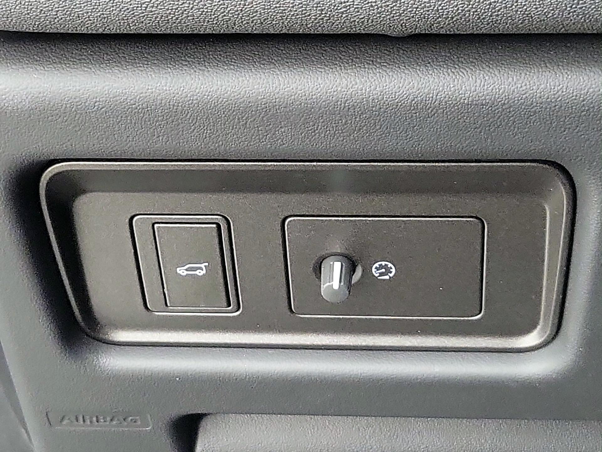 Thumbnail: 2019 Land Rover Range Rover Evoque - 13