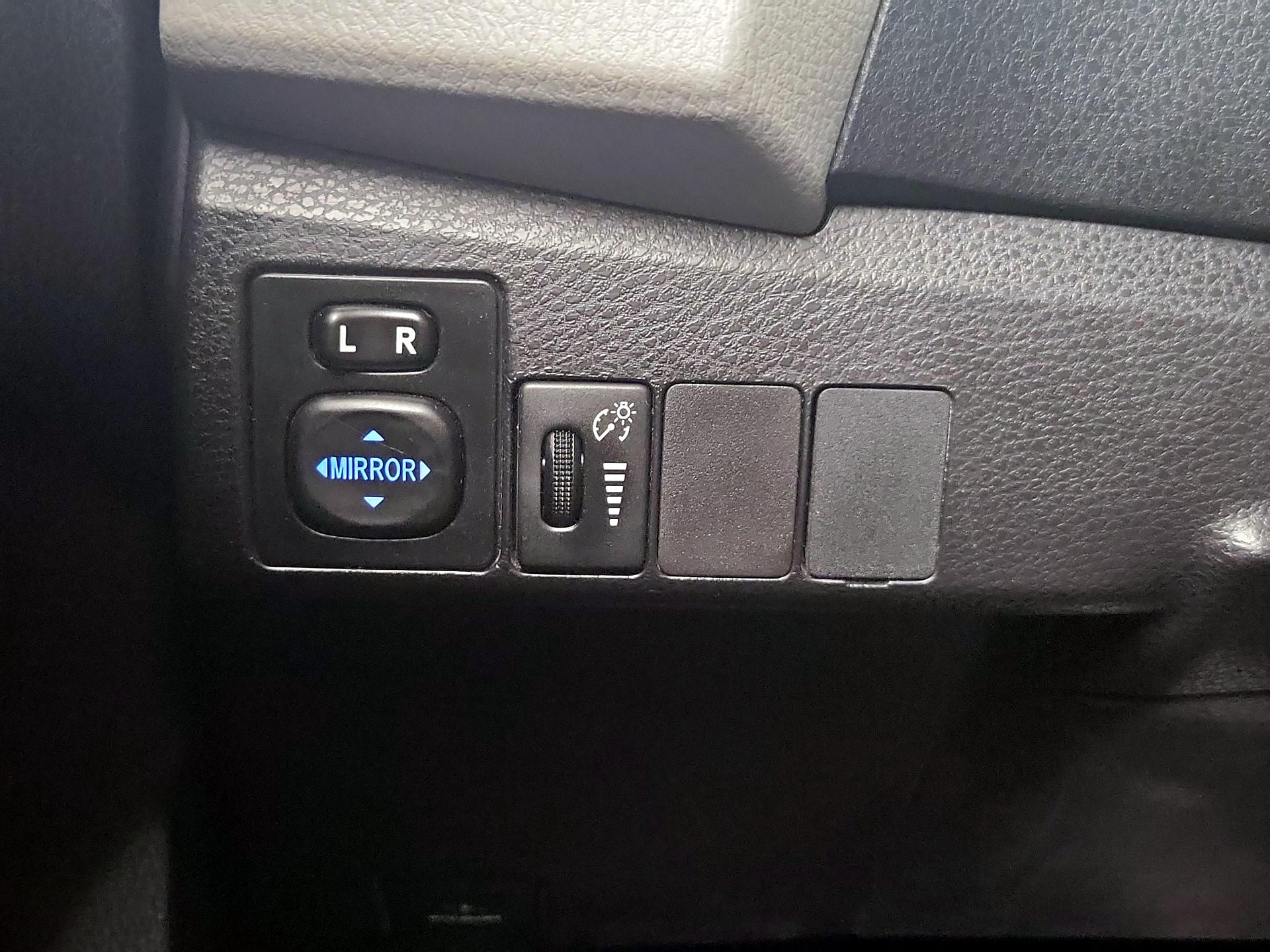 Thumbnail: 2014 Toyota Corolla - 13