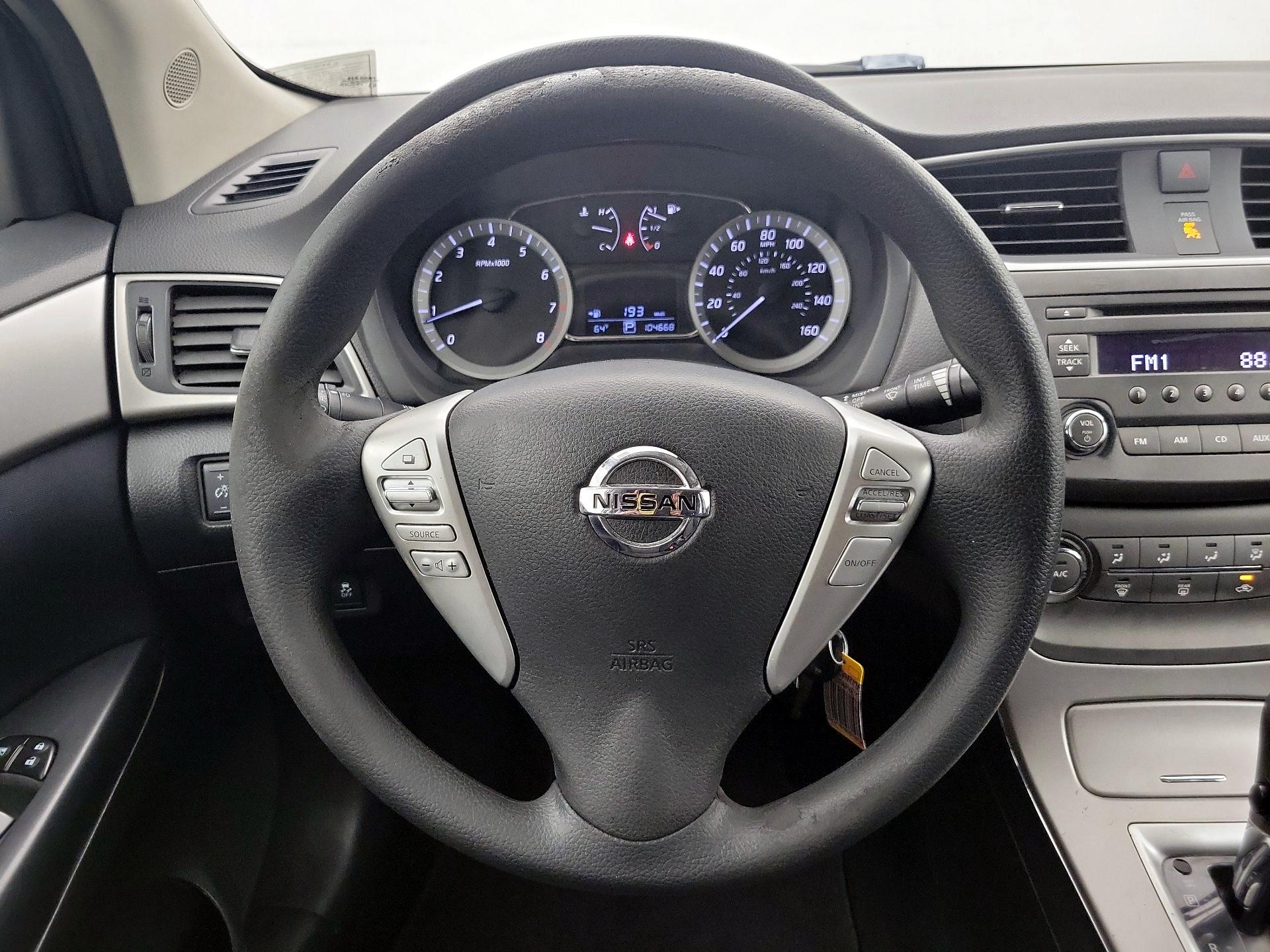Thumbnail: 2014 Nissan Sentra - 10