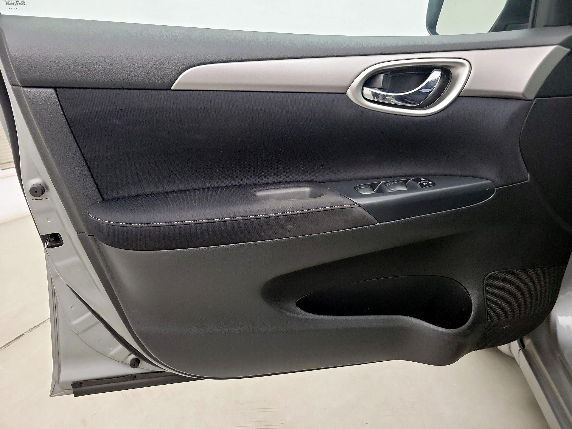 Thumbnail: 2014 Nissan Sentra - 12