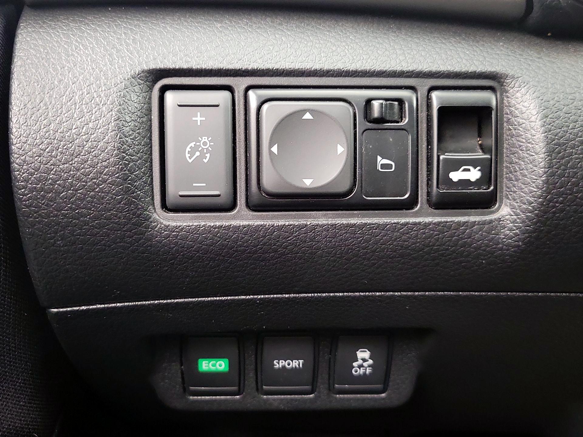 Thumbnail: 2014 Nissan Sentra - 13