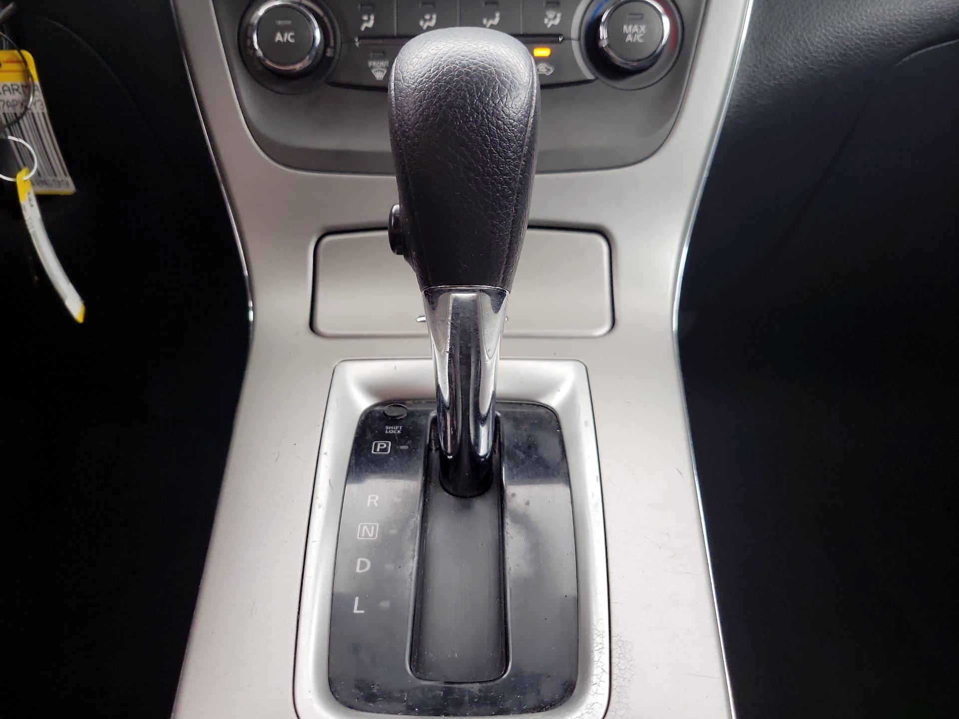 Thumbnail: 2014 Nissan Sentra - 16