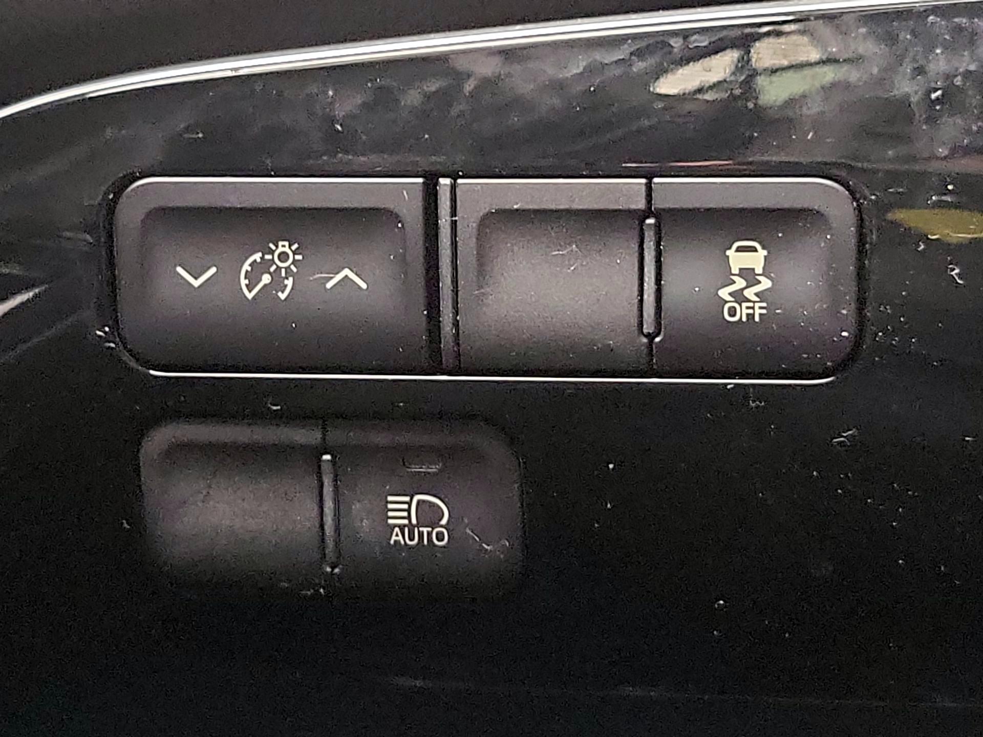 Thumbnail: 2018 Toyota Prius - 13