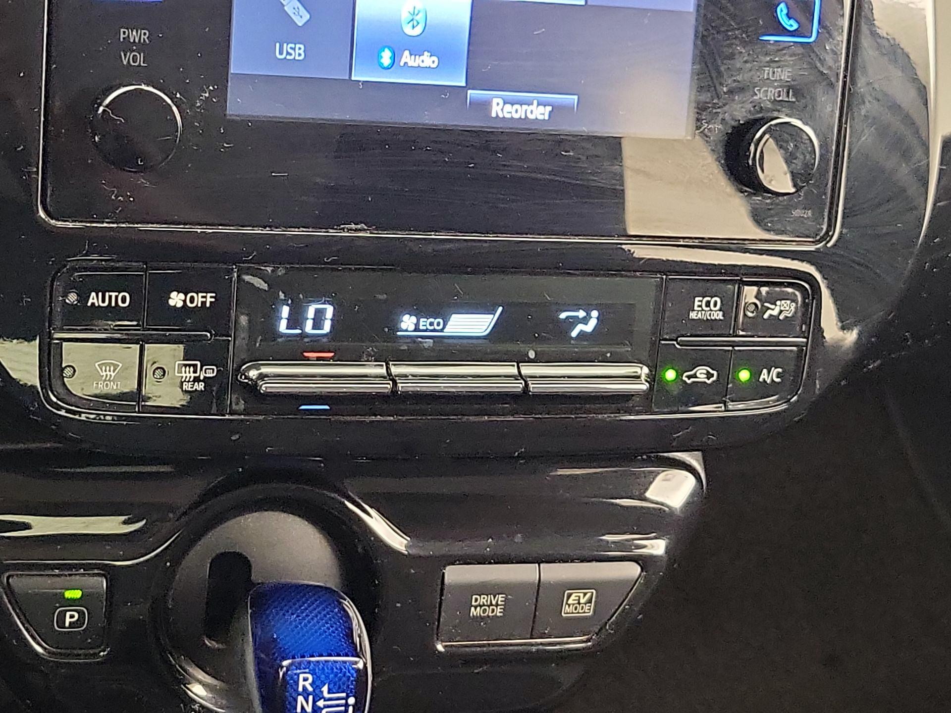 Thumbnail: 2018 Toyota Prius - 16