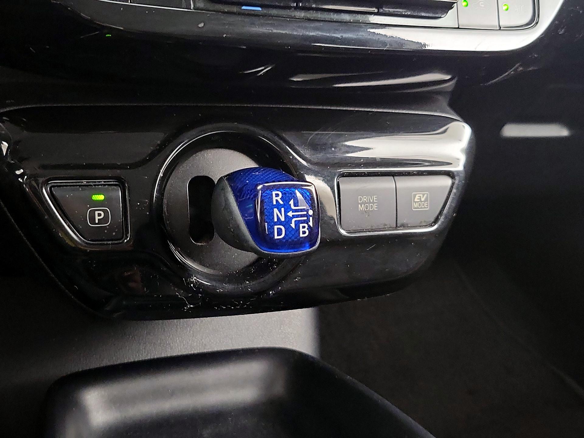 Thumbnail: 2018 Toyota Prius - 17