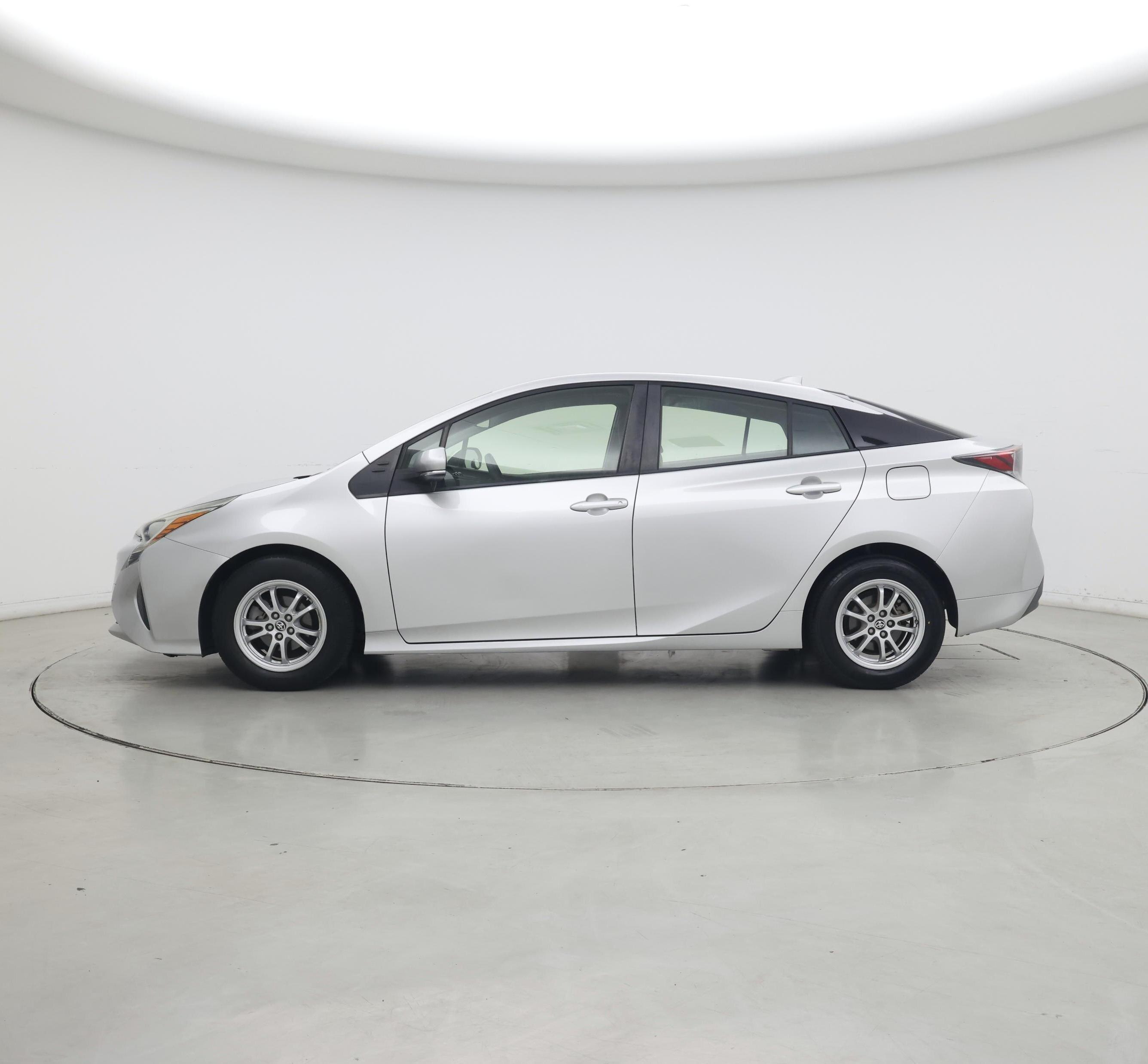 Thumbnail: 2018 Toyota Prius - 3