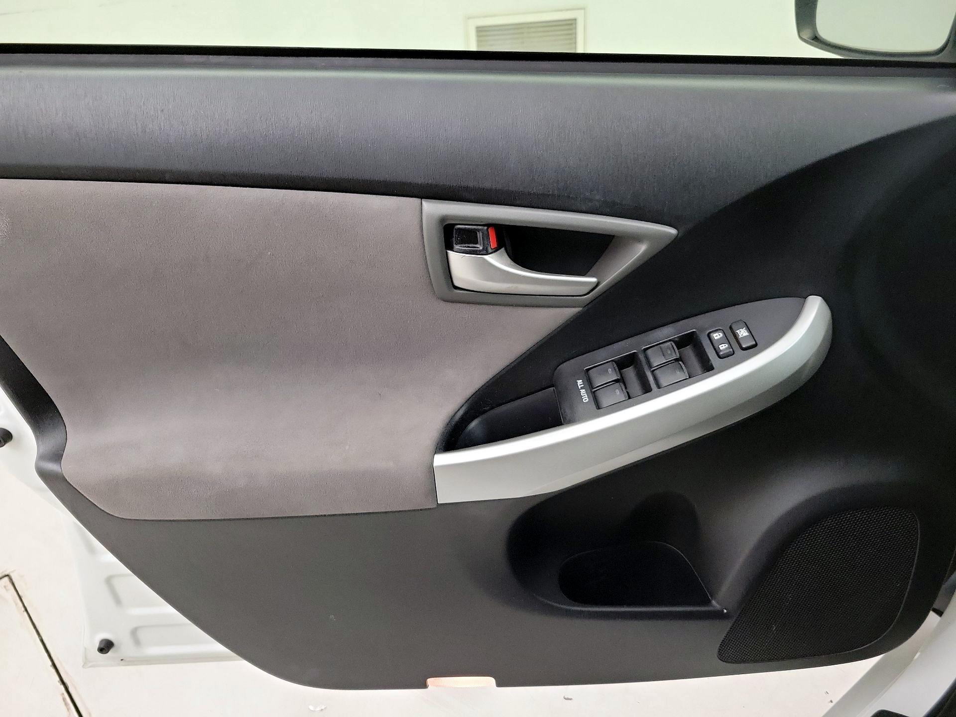 Thumbnail: 2015 Toyota Prius - 12