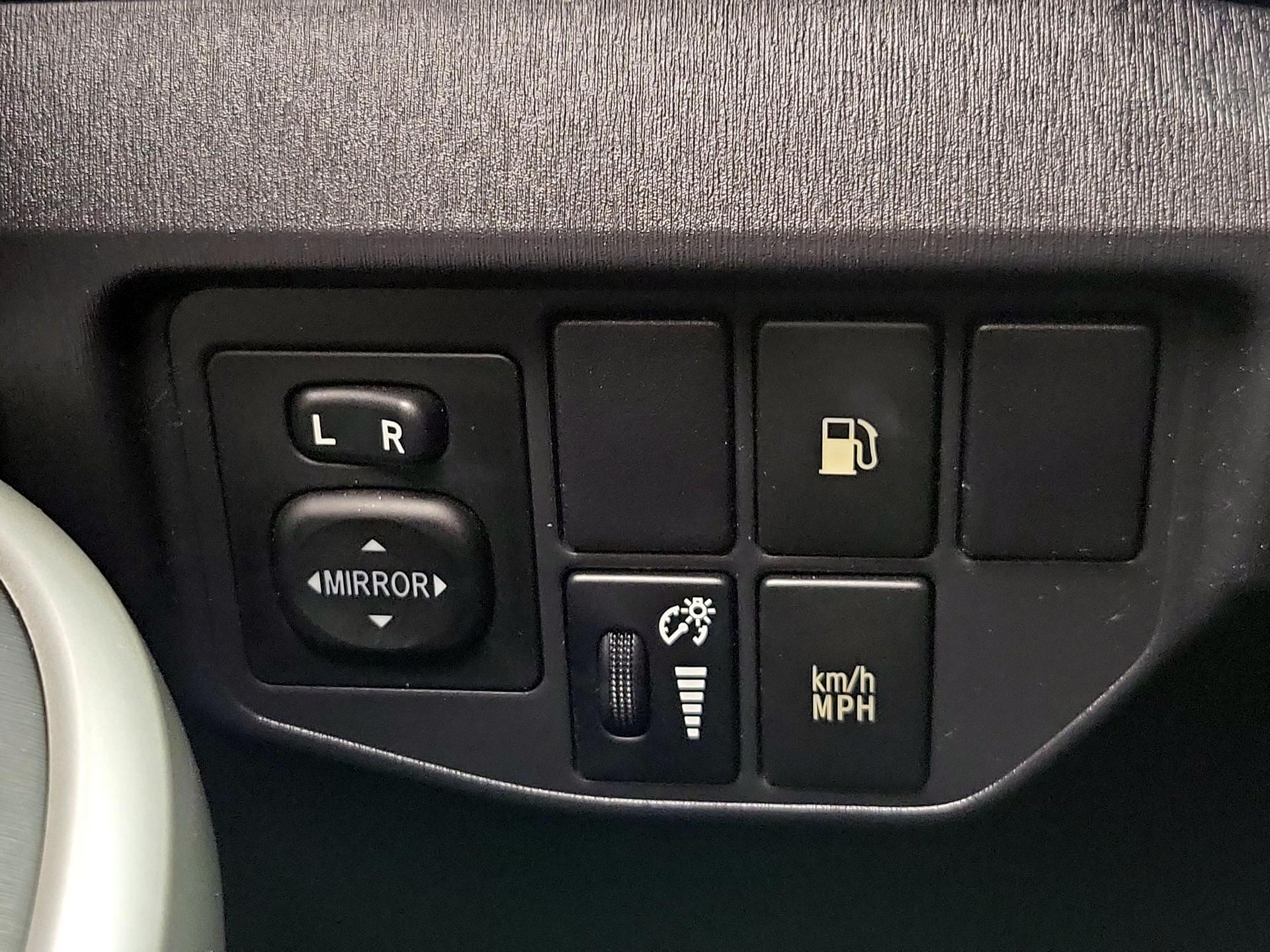 Thumbnail: 2015 Toyota Prius - 13