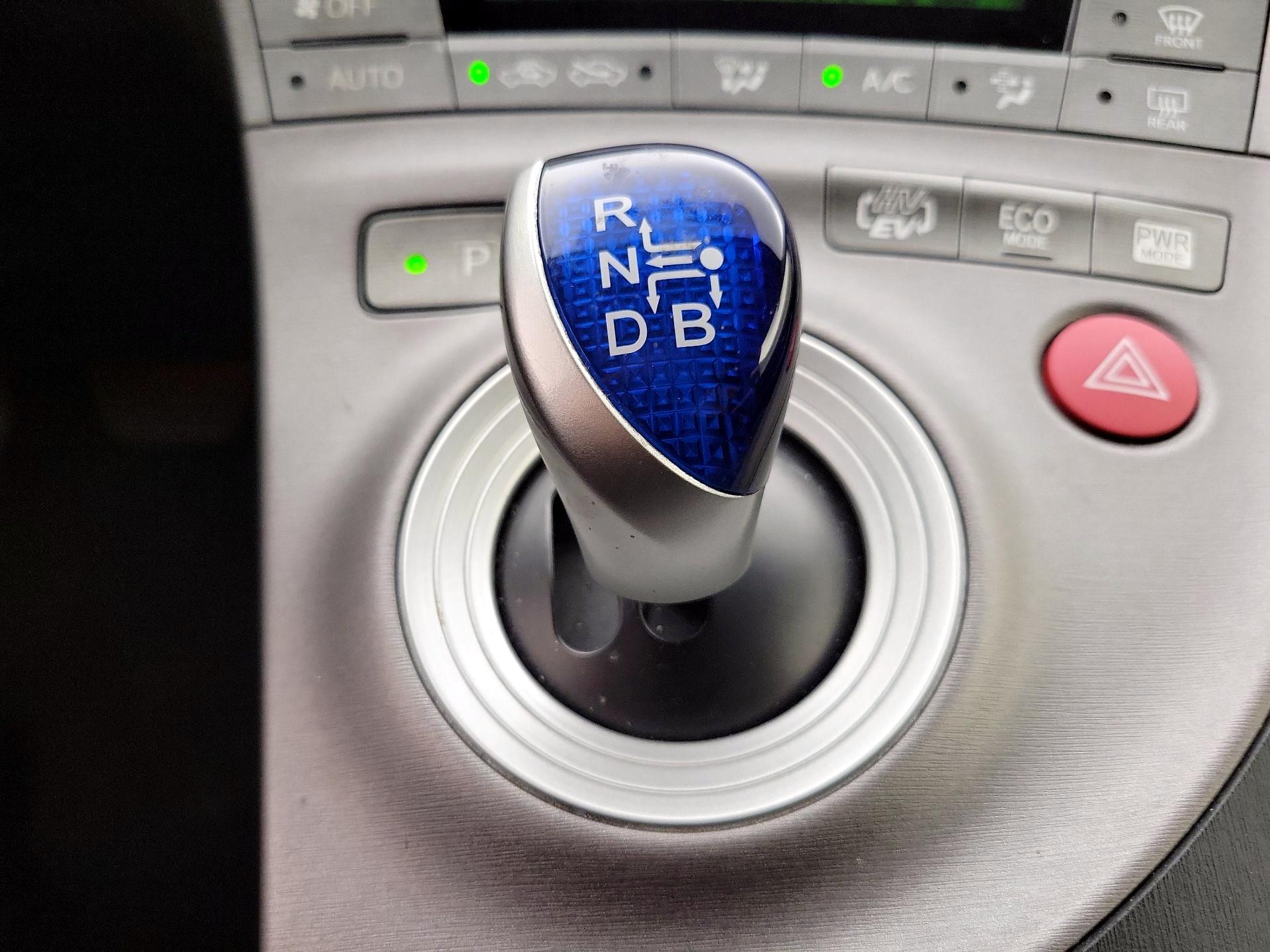 Thumbnail: 2015 Toyota Prius - 18
