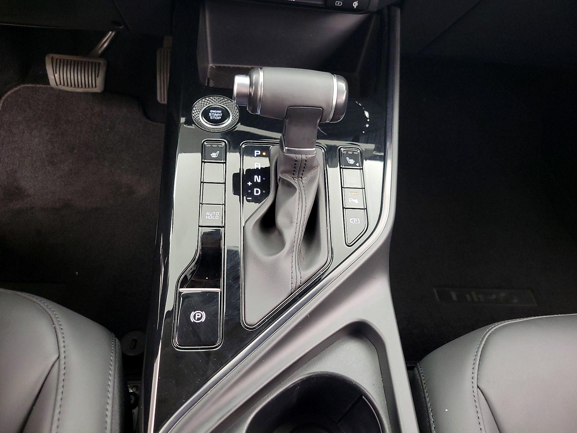 Thumbnail: 2023 Kia Niro - 17