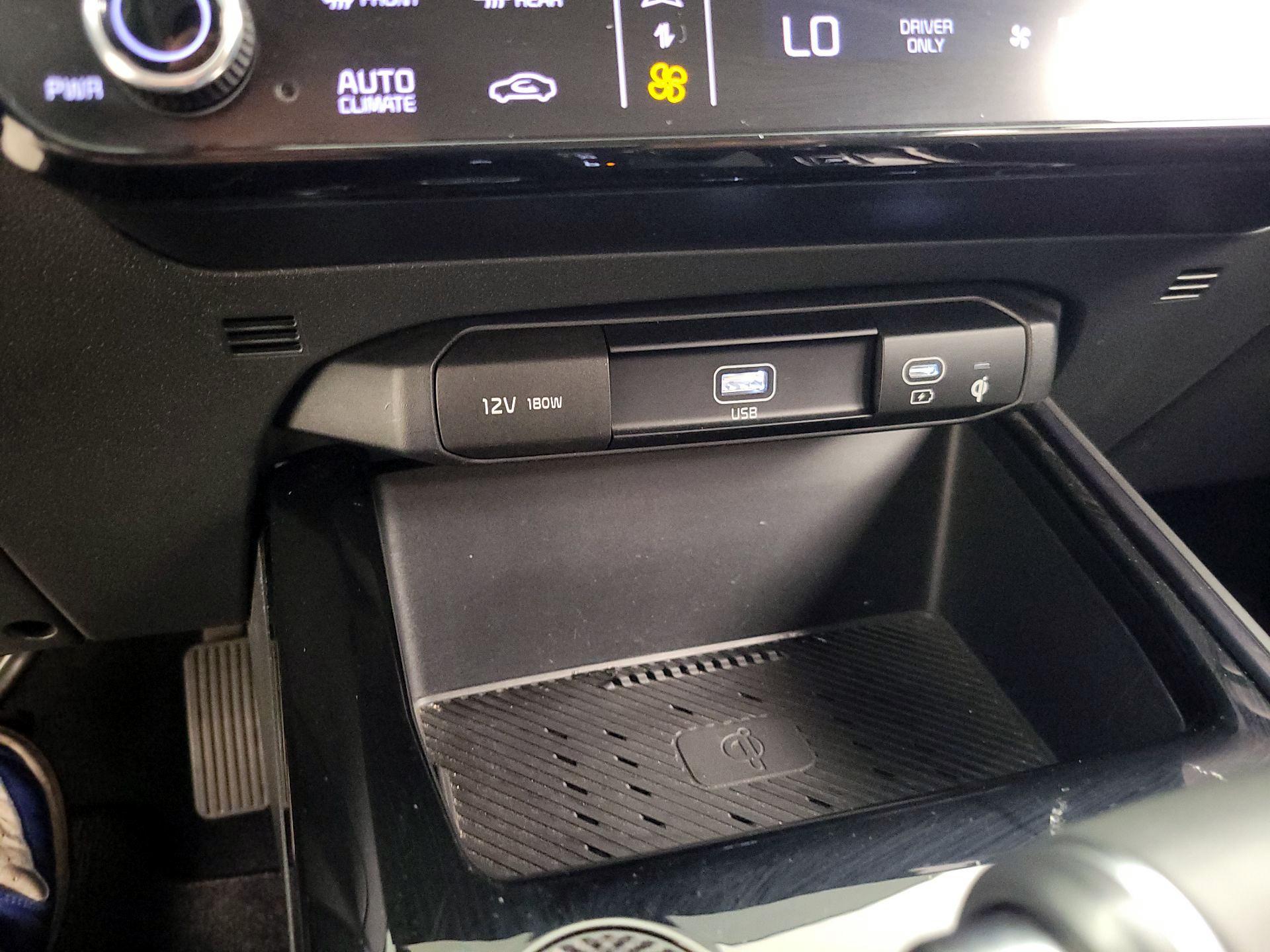 Thumbnail: 2023 Kia Niro - 18