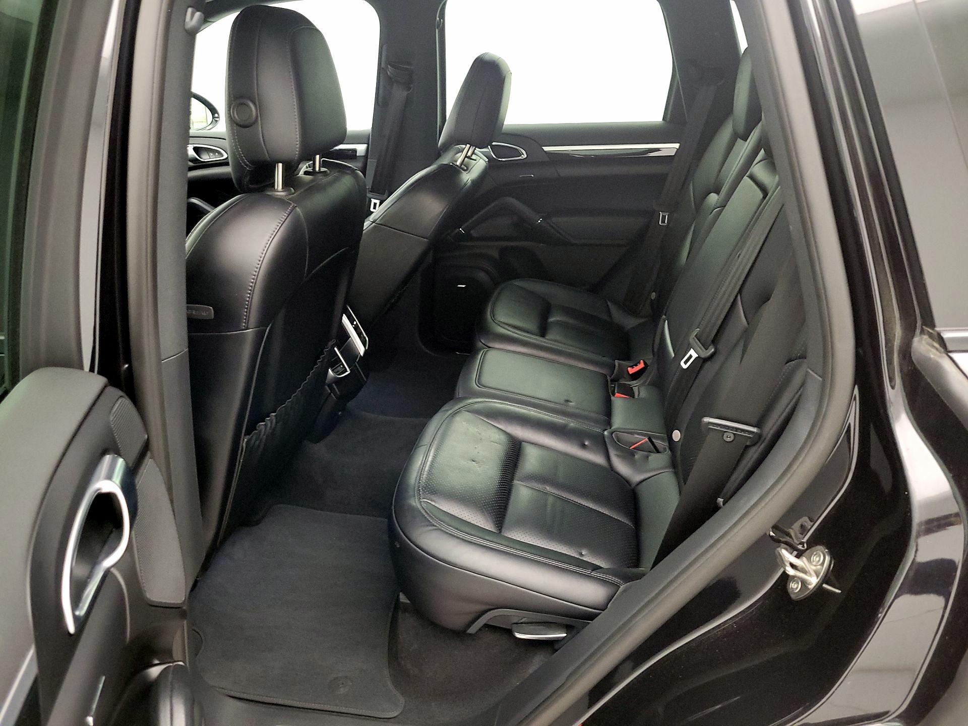 Thumbnail: 2018 Porsche Cayenne - 18