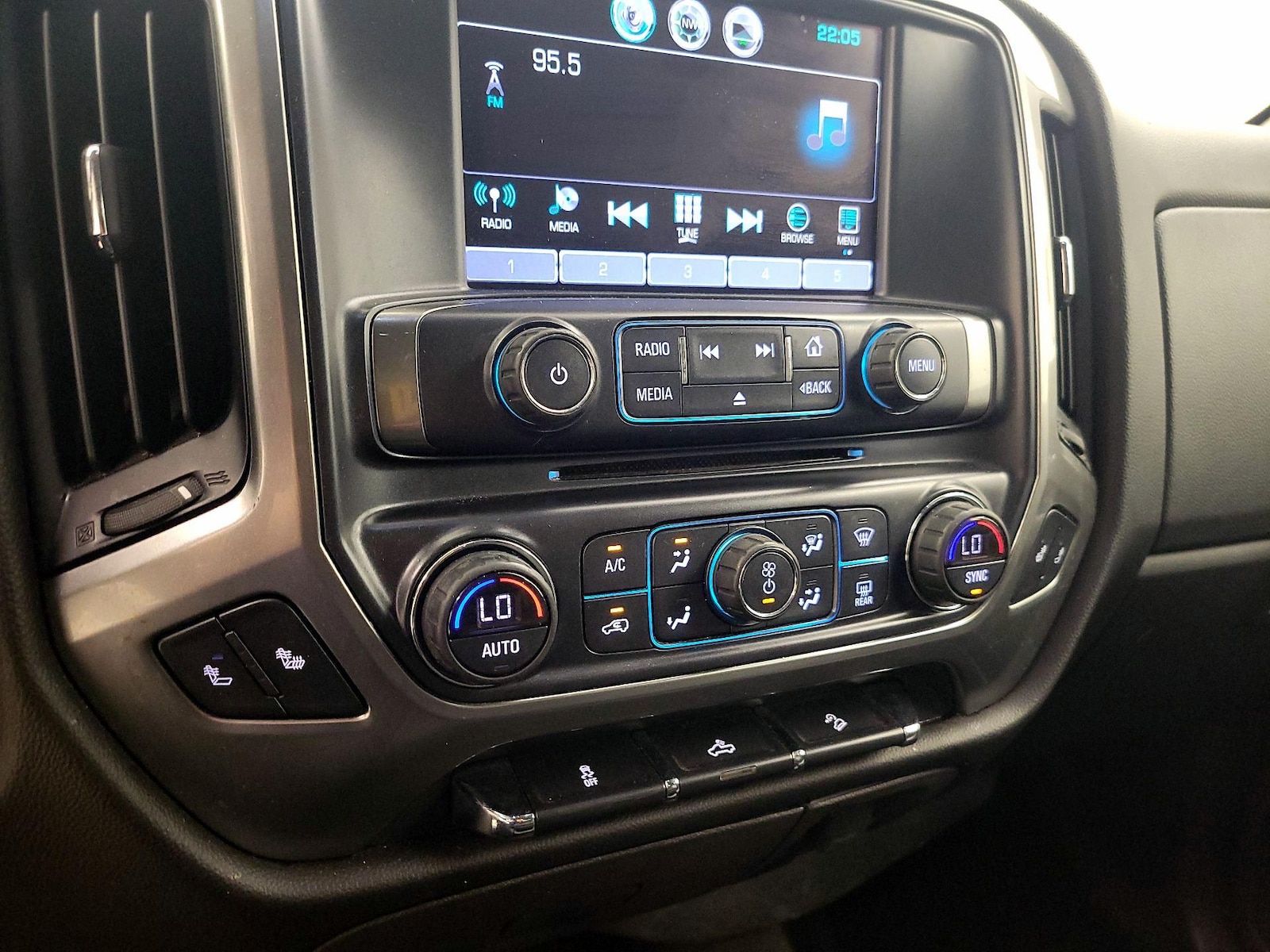 2017 Chevrolet Silverado 1500 LT Z71 - Photo 17